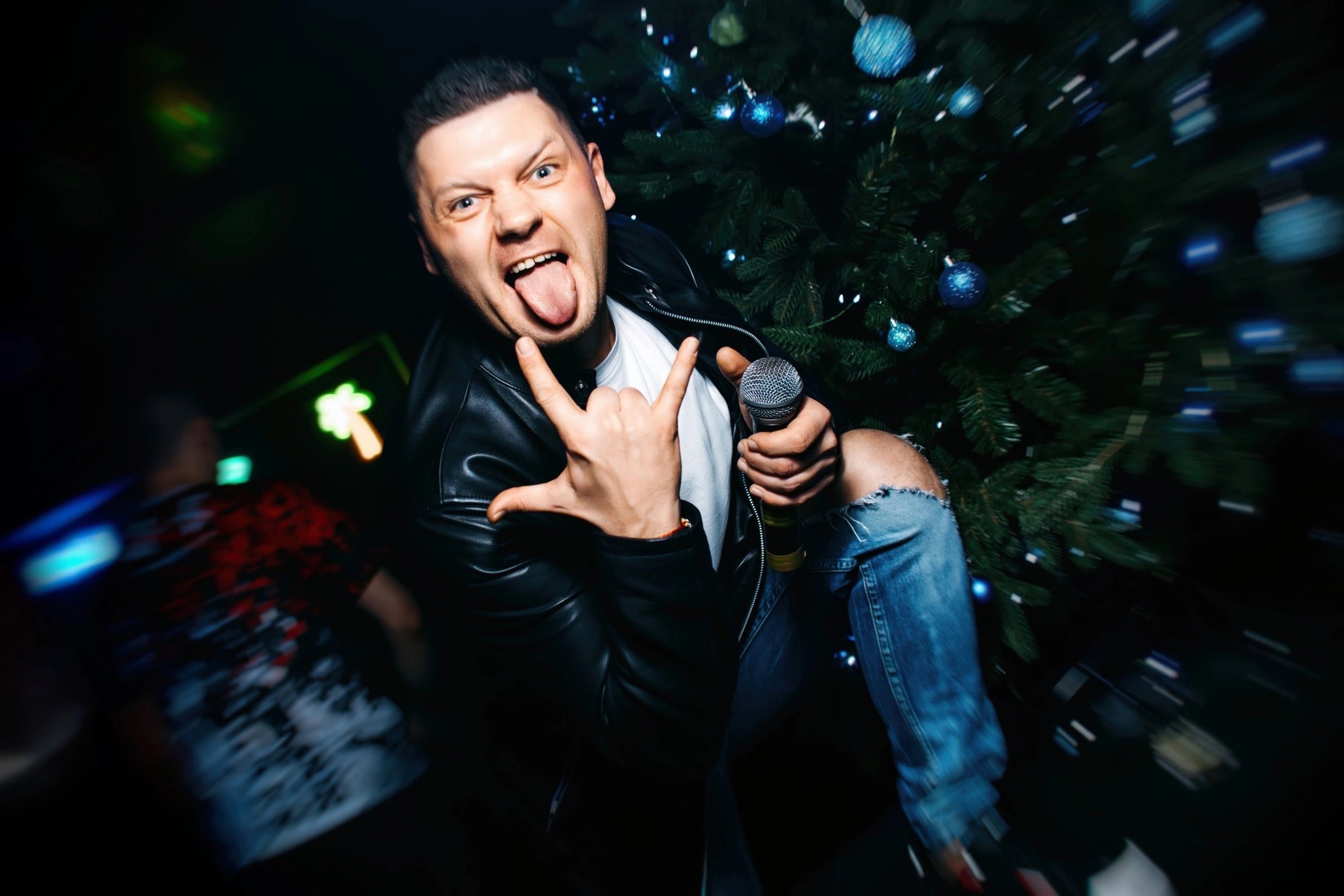 Ведущие Дмитрий Хрусталёв