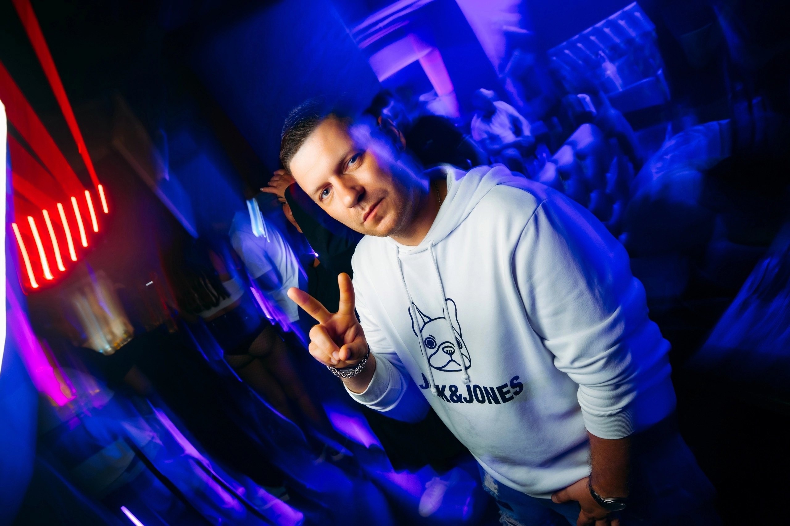 Ведущие Дмитрий Хрусталёв