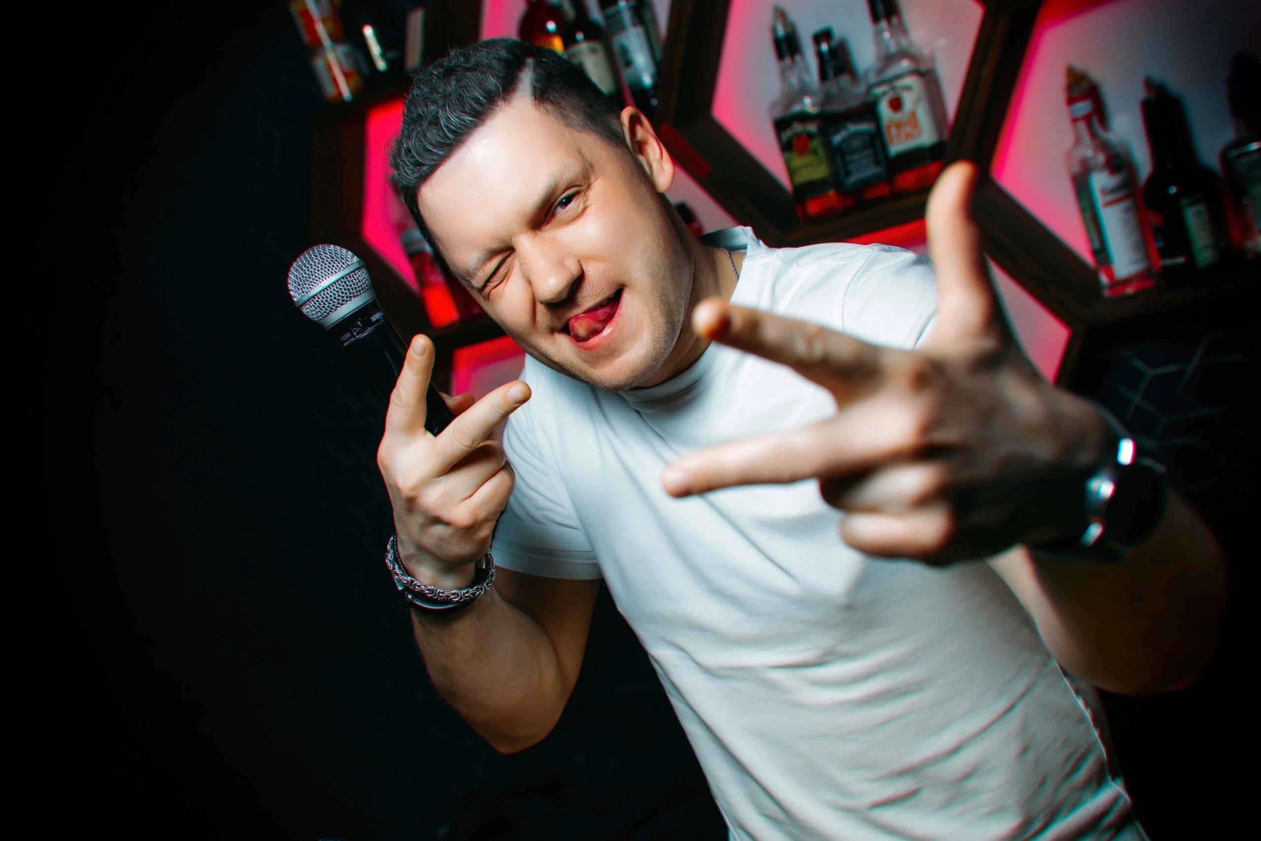 Ведущие Дмитрий Хрусталёв