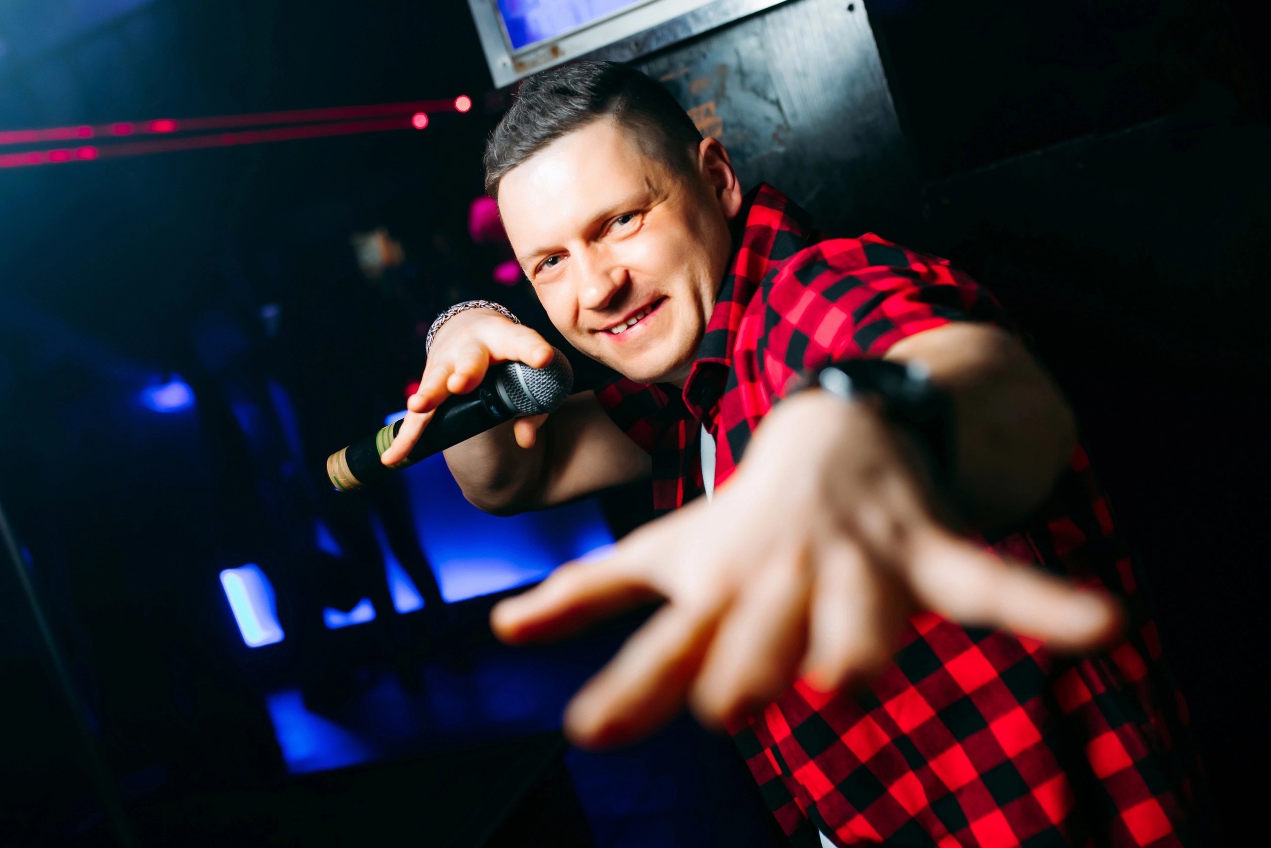 Ведущие Дмитрий Хрусталёв