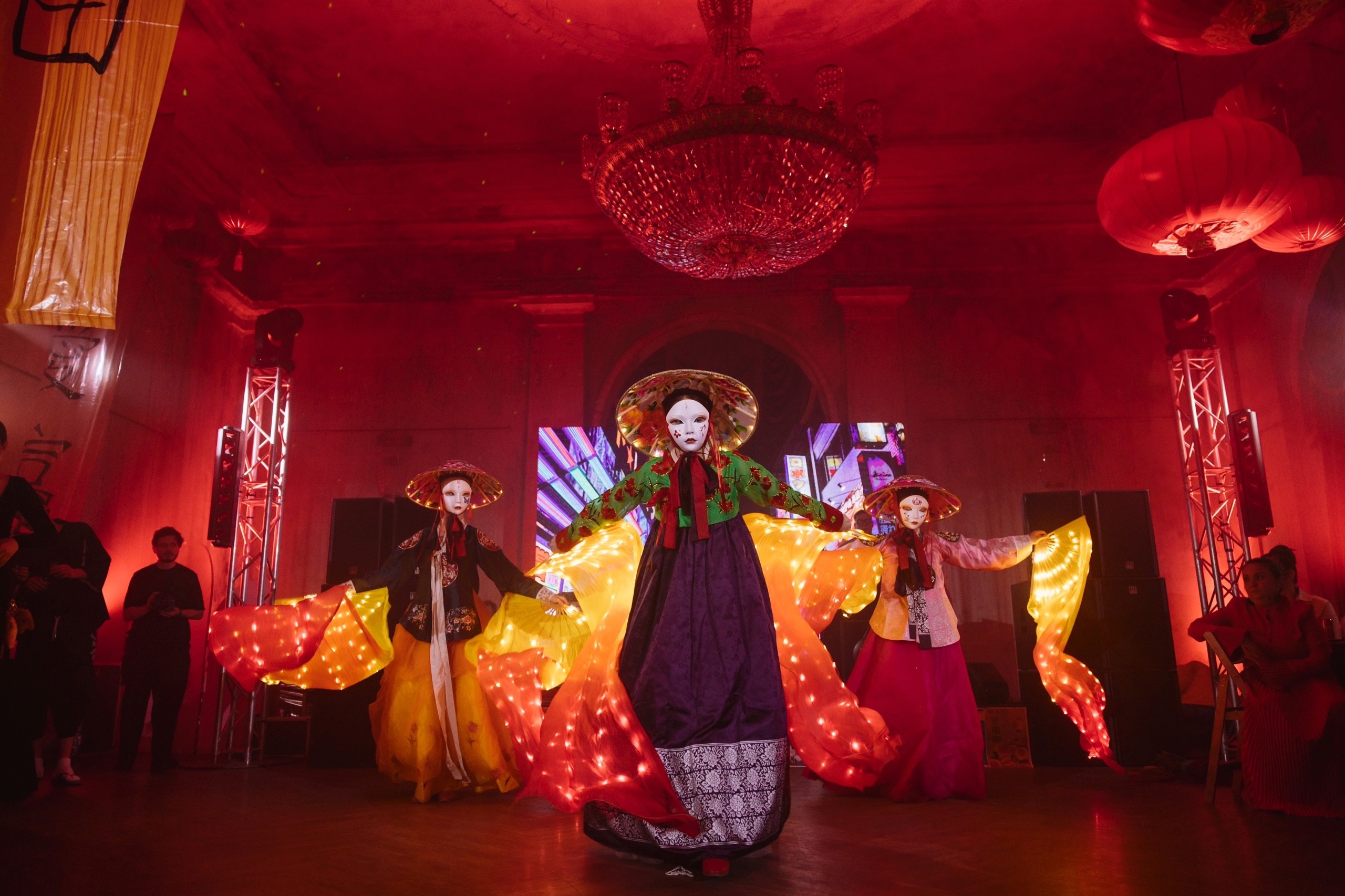 Танцоры OASIS DANCE SHOW