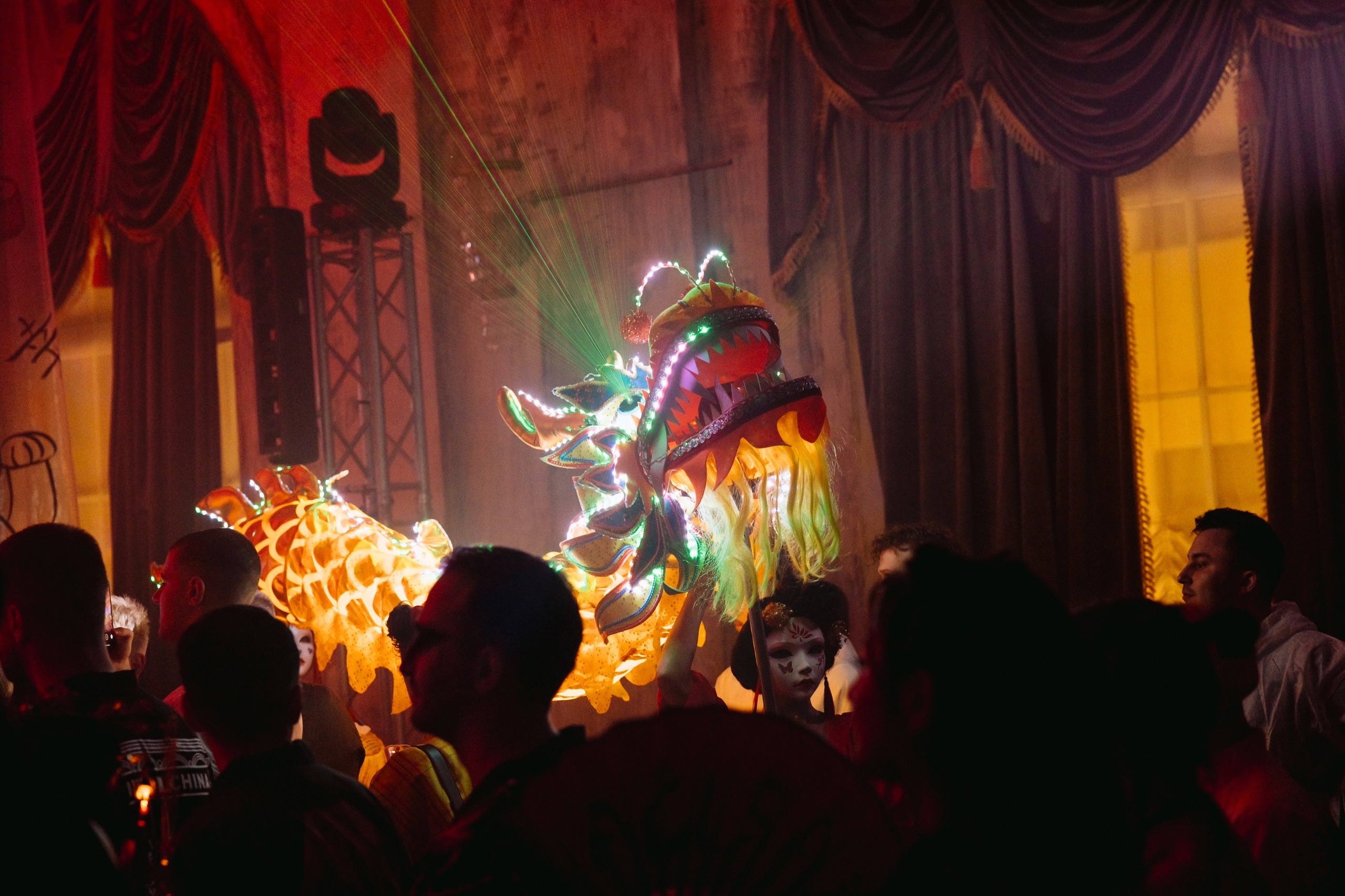 Танцоры OASIS DANCE SHOW