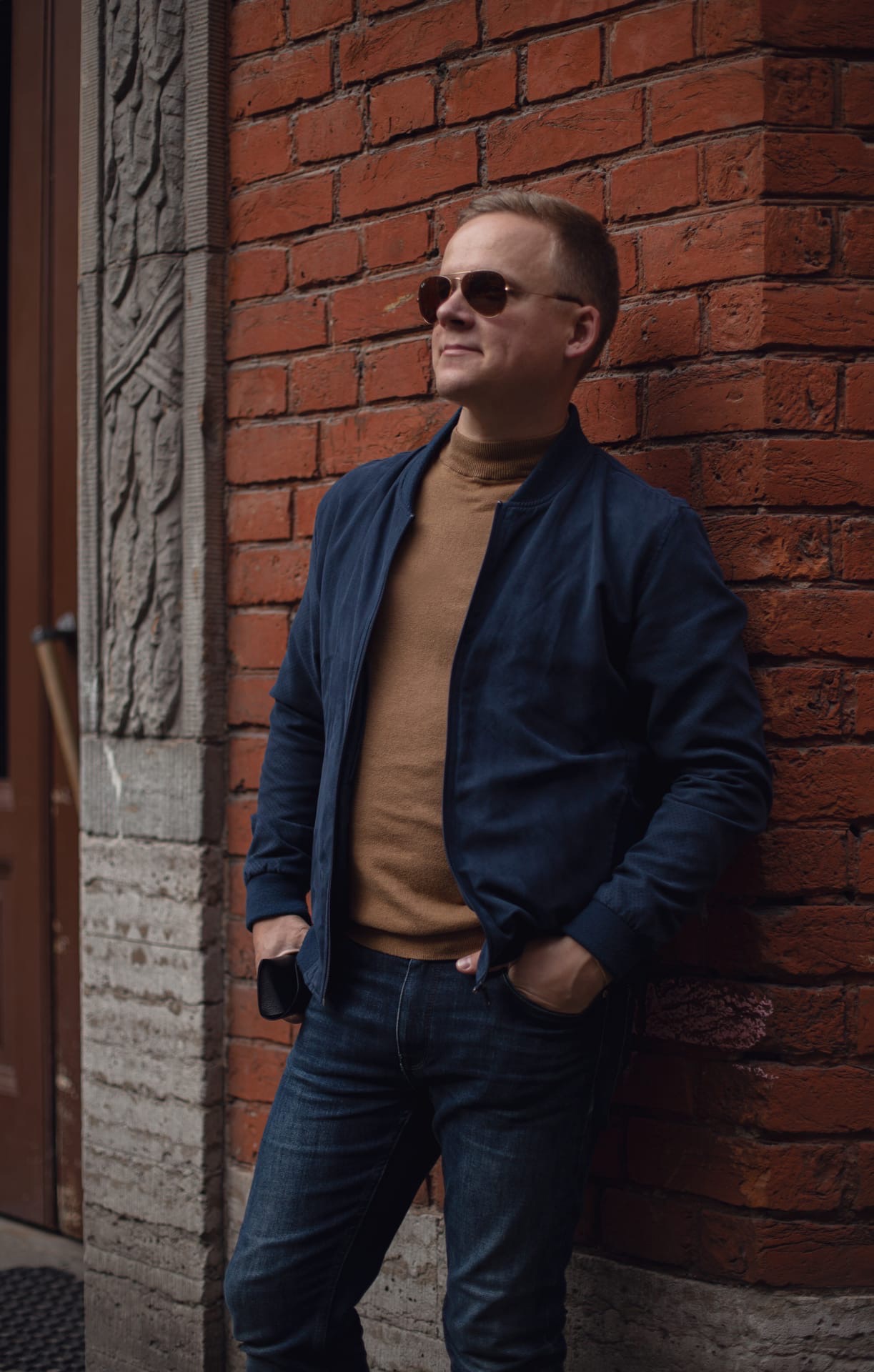 Ведущие Олег Яковлев