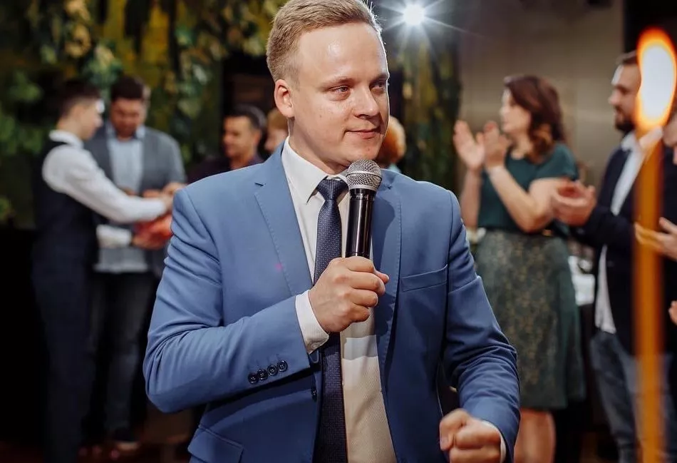 Ведущие Олег Яковлев