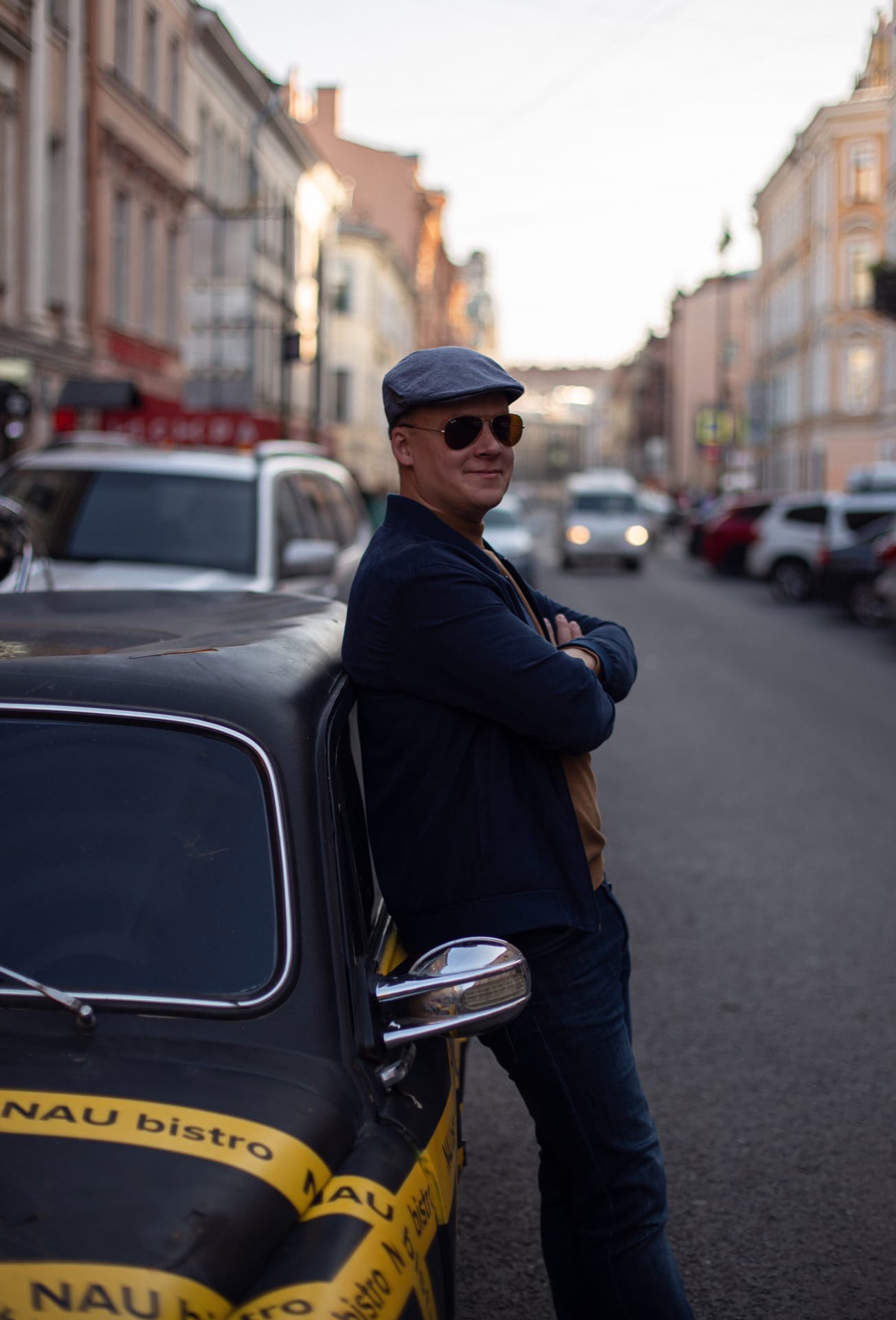 Ведущие Олег Яковлев