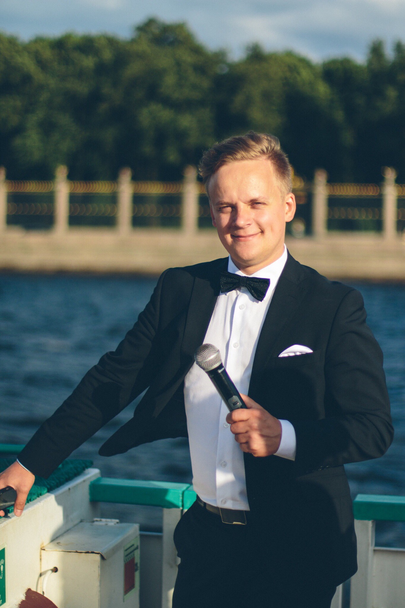 Ведущие Олег Яковлев