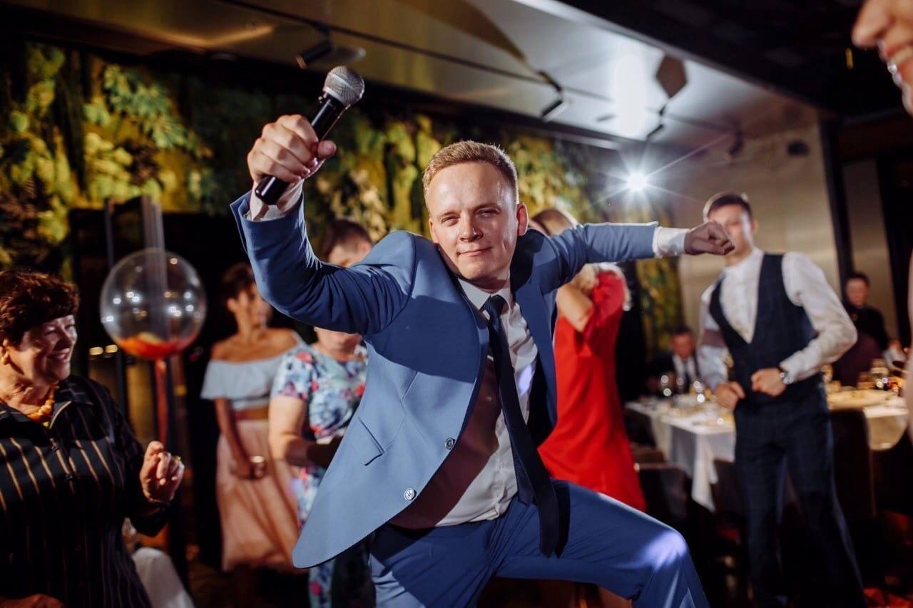 Ведущие Олег Яковлев