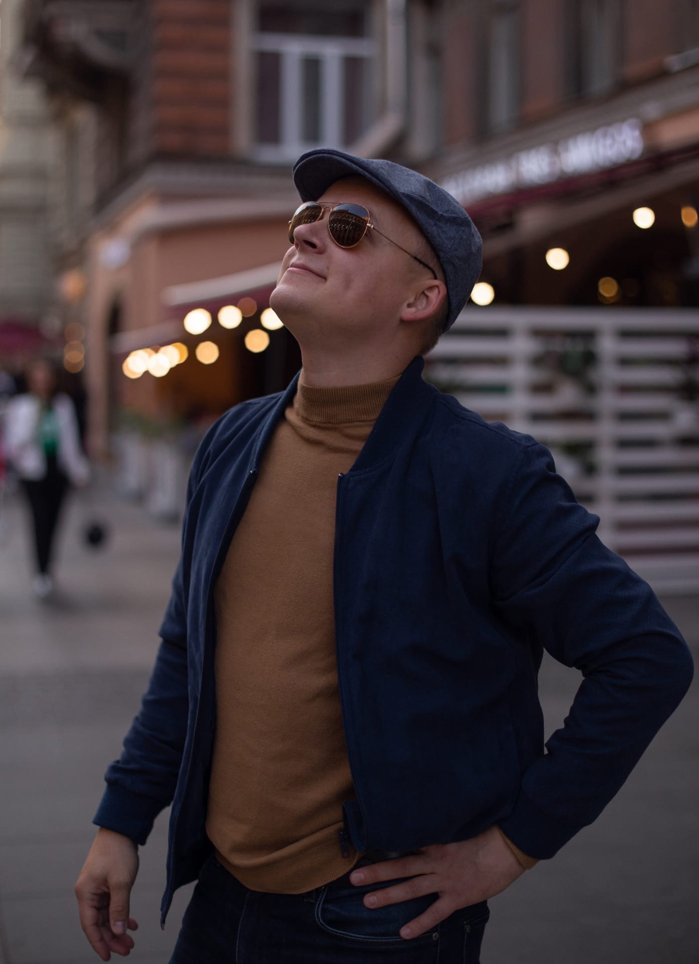 Ведущие Олег Яковлев