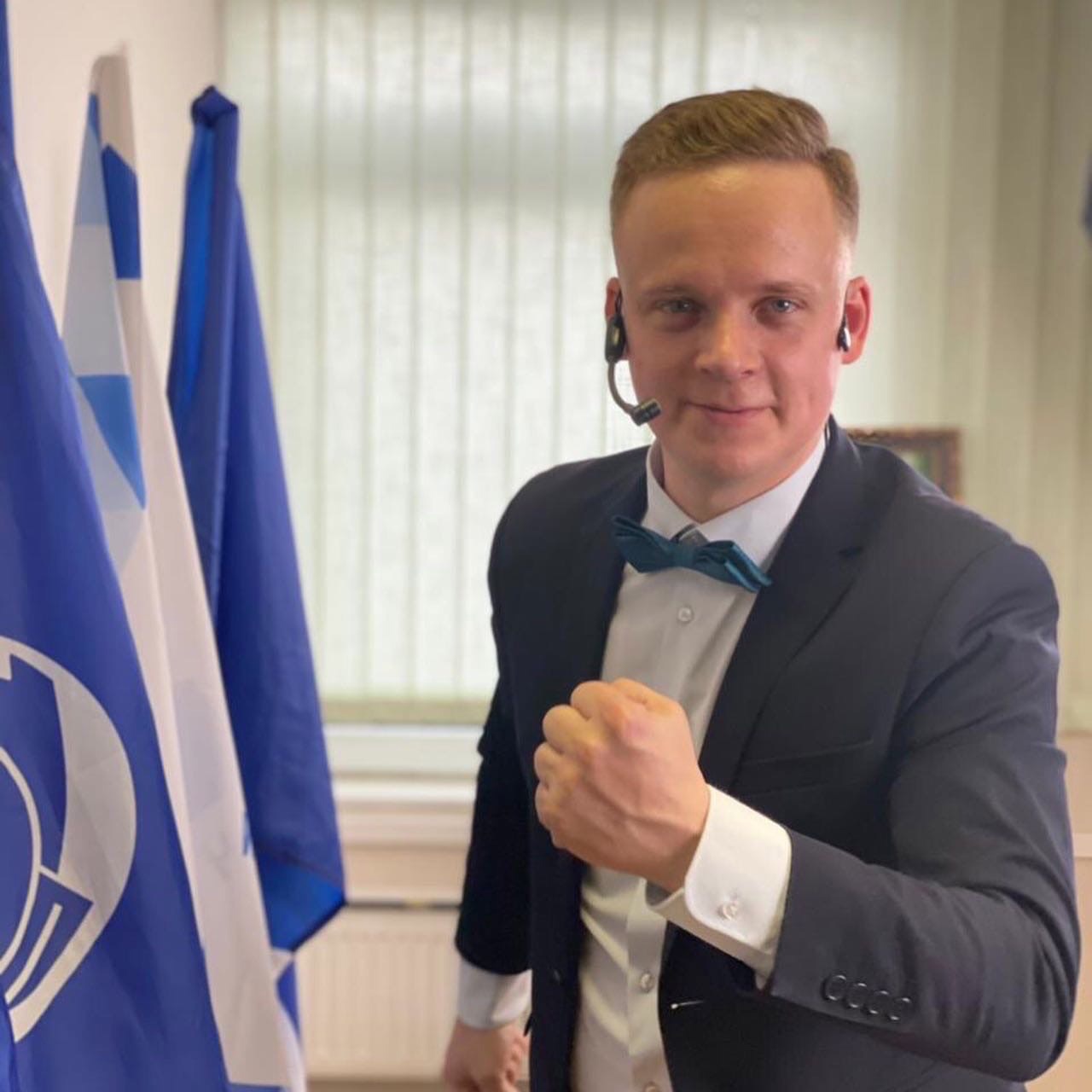 Ведущие Олег Яковлев