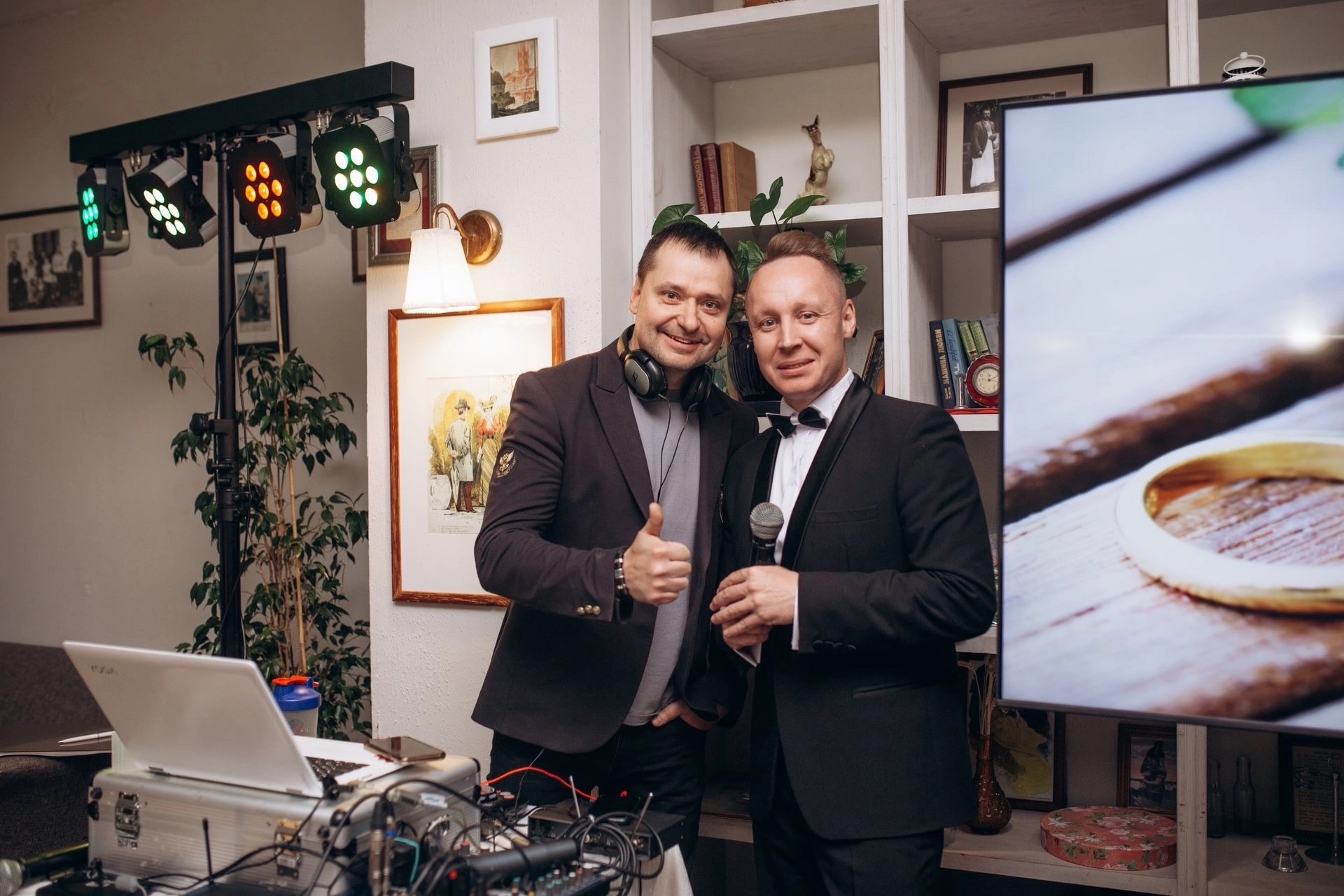 Ведущие Евгений Платонов