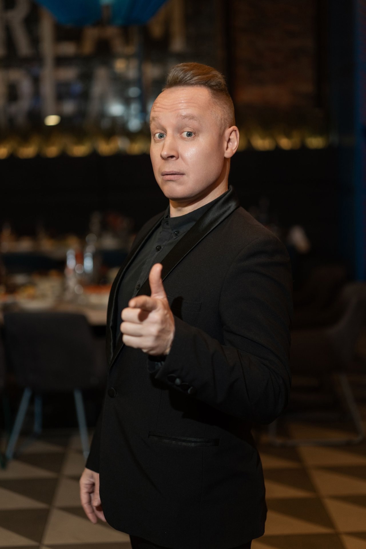 Ведущие Евгений Платонов