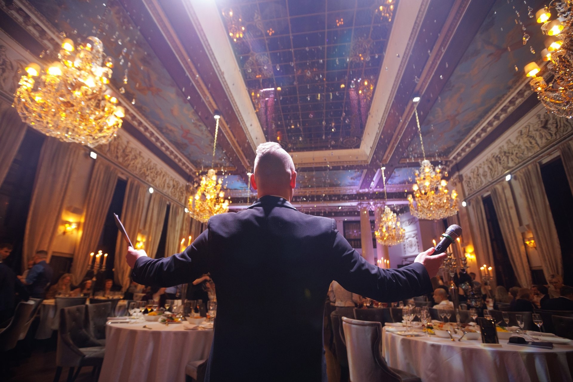 Ведущие Евгений Платонов