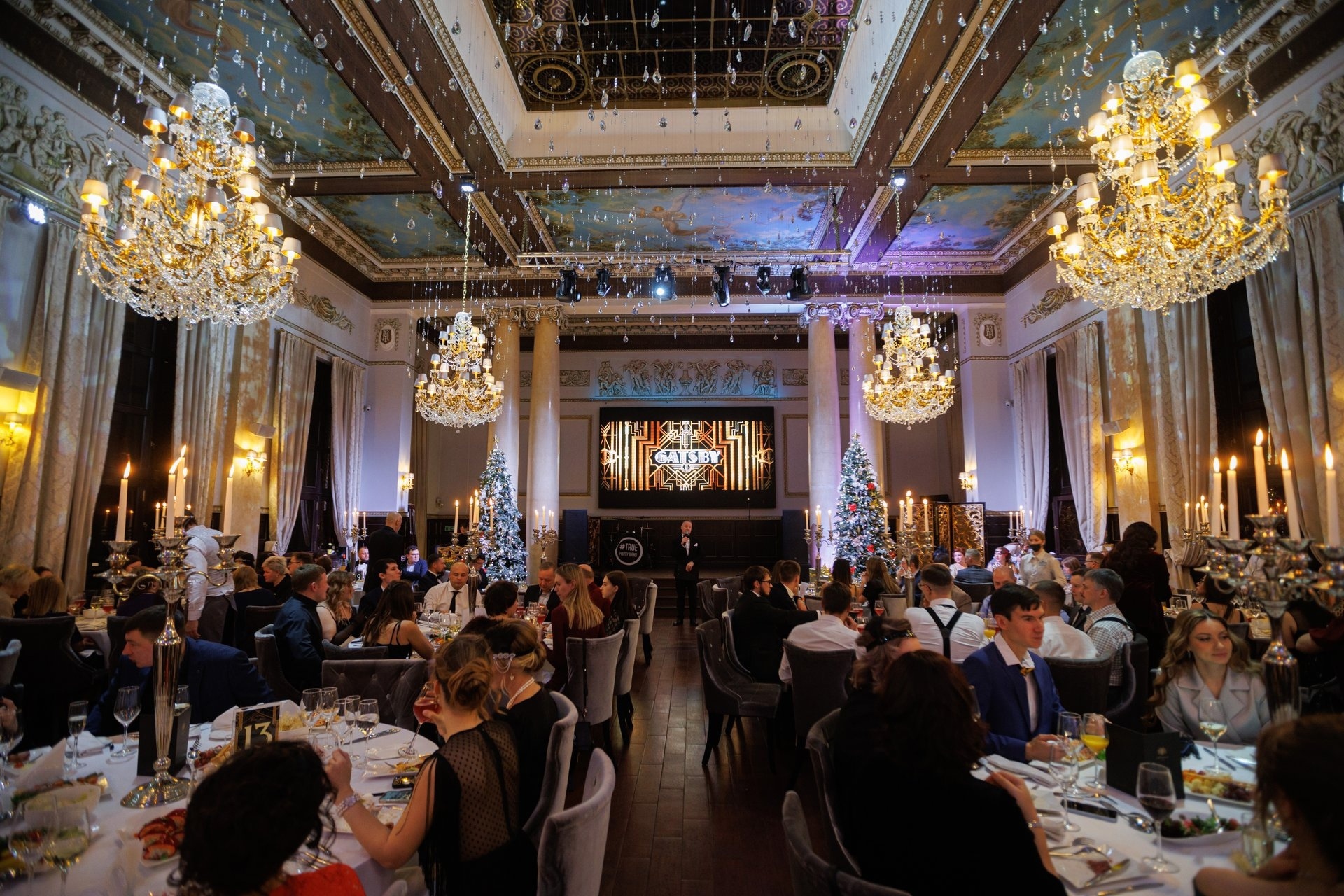 Ведущие Евгений Платонов