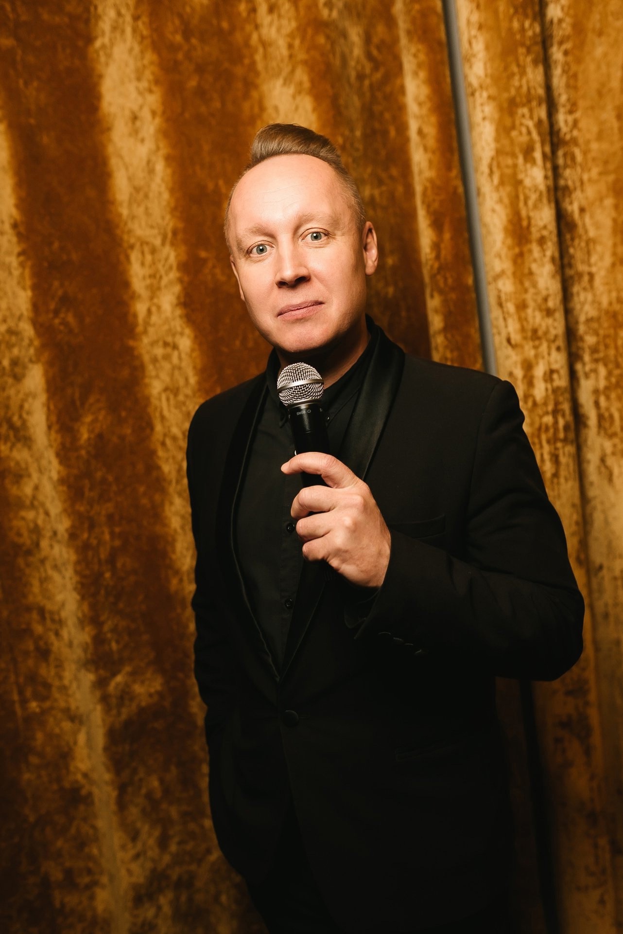 Ведущие Евгений Платонов