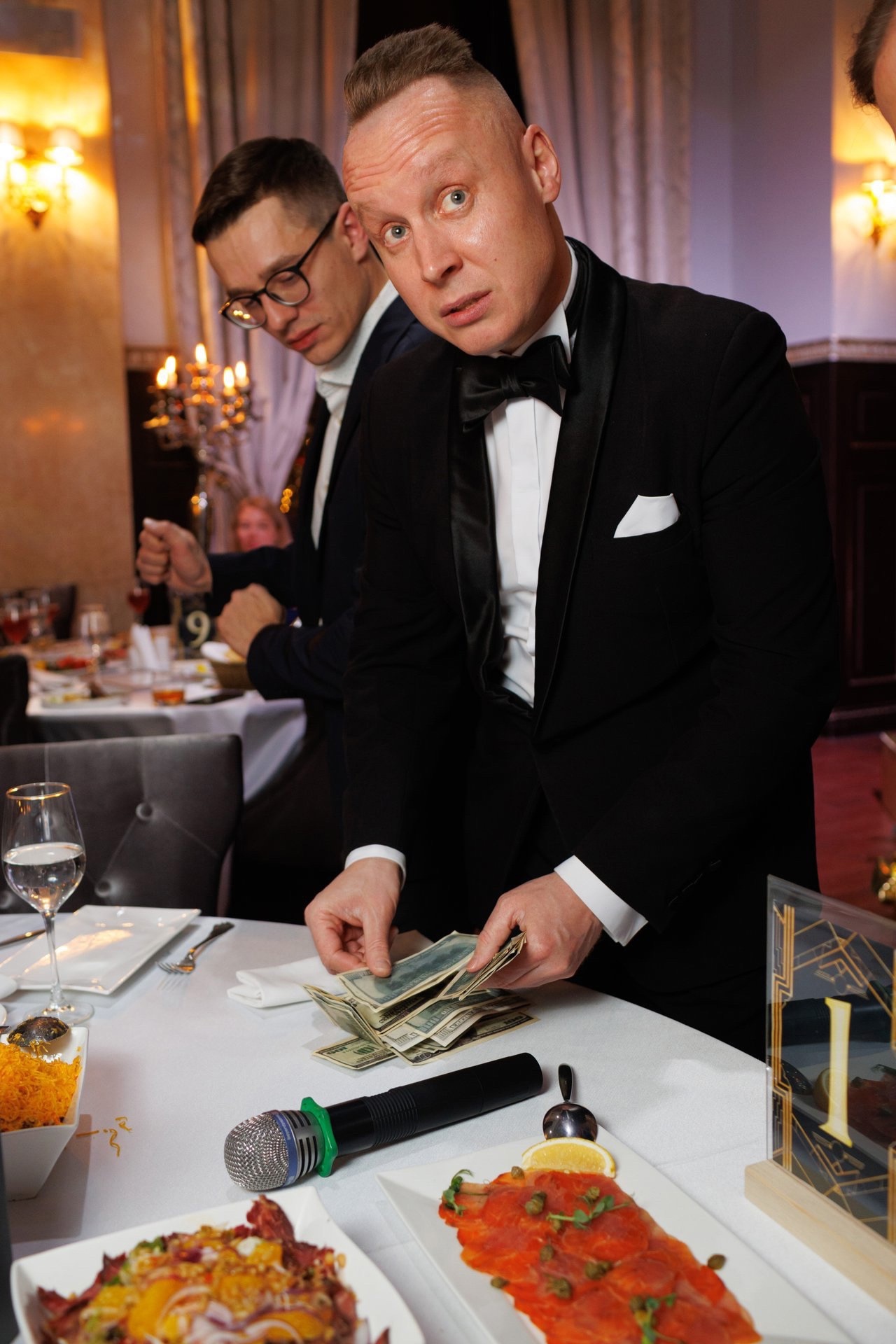 Ведущие Евгений Платонов