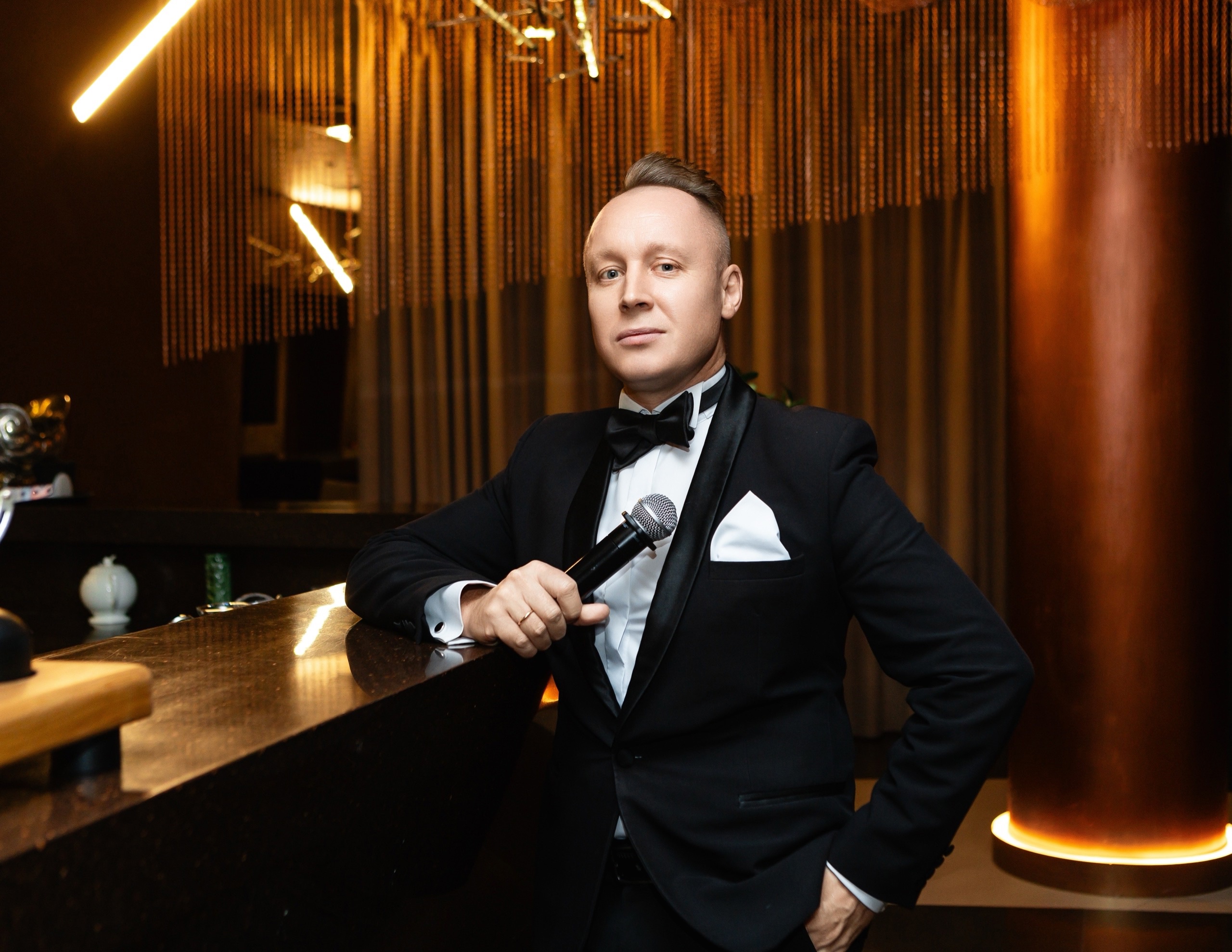 Ведущие Евгений Платонов