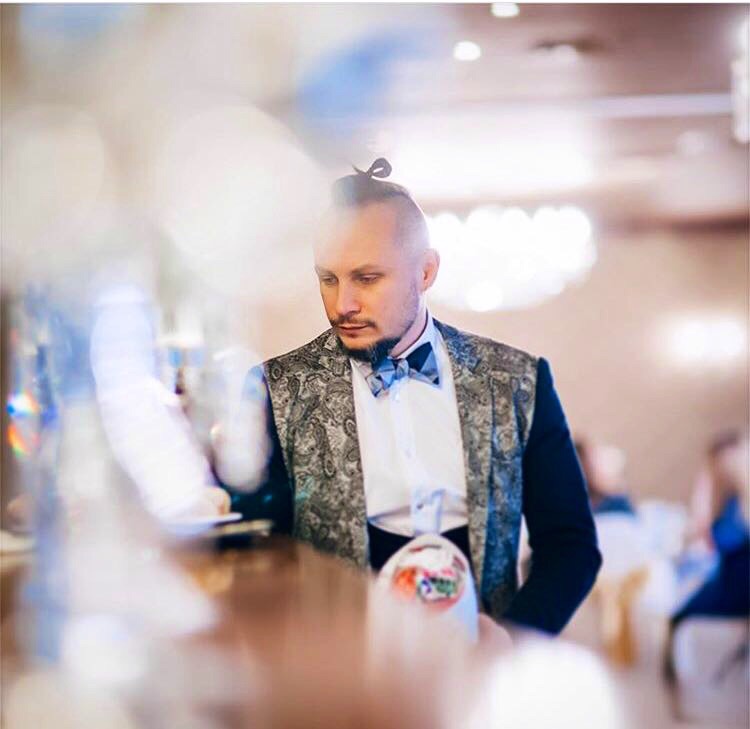 Ведущие Виталик Кондраков