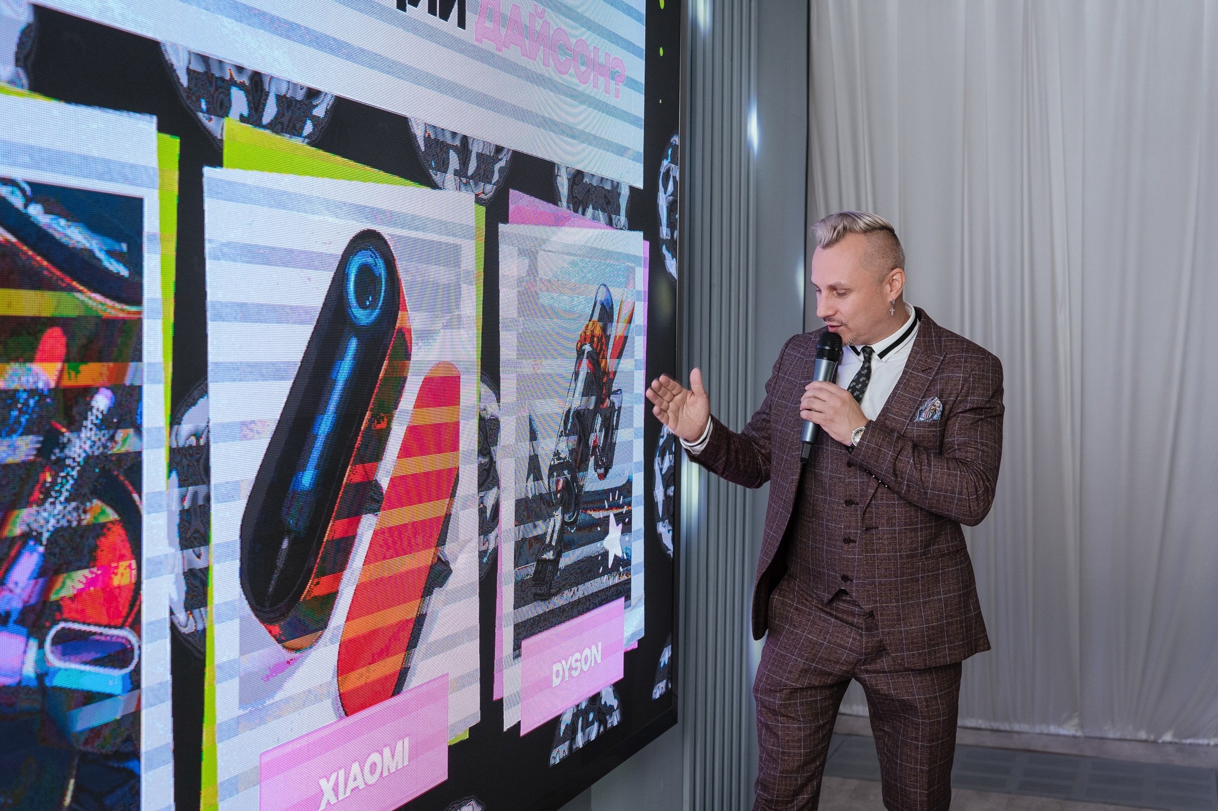 Ведущие Виталик Кондраков