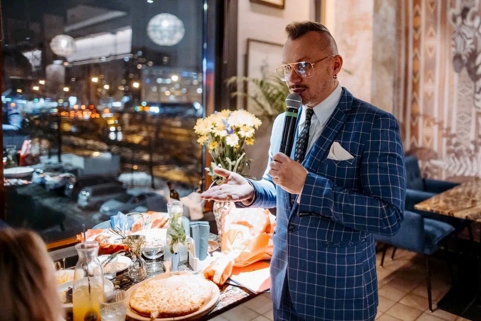 Ведущие Виталик Кондраков