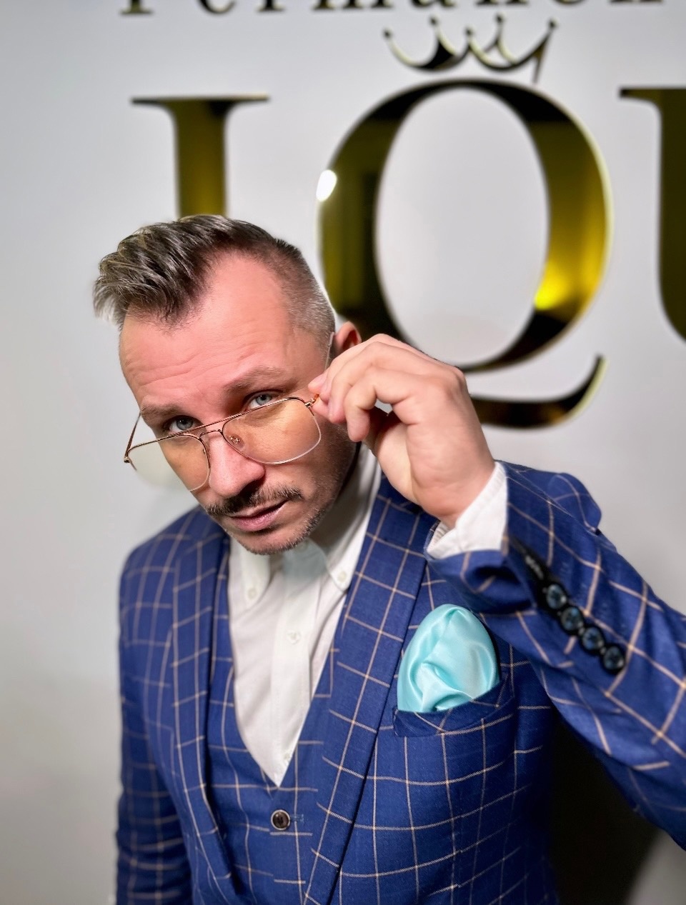 Ведущие Виталик Кондраков