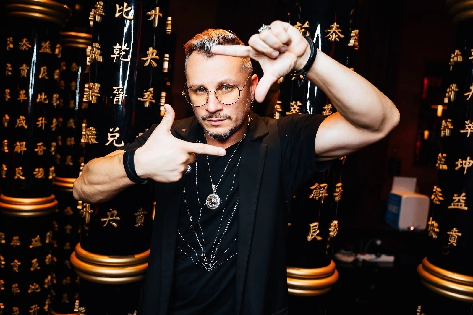 Ведущие Виталик Кондраков