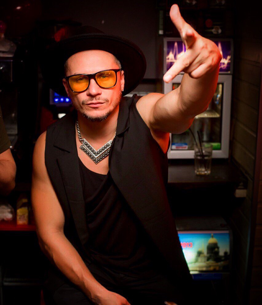 Ведущие Виталик Кондраков