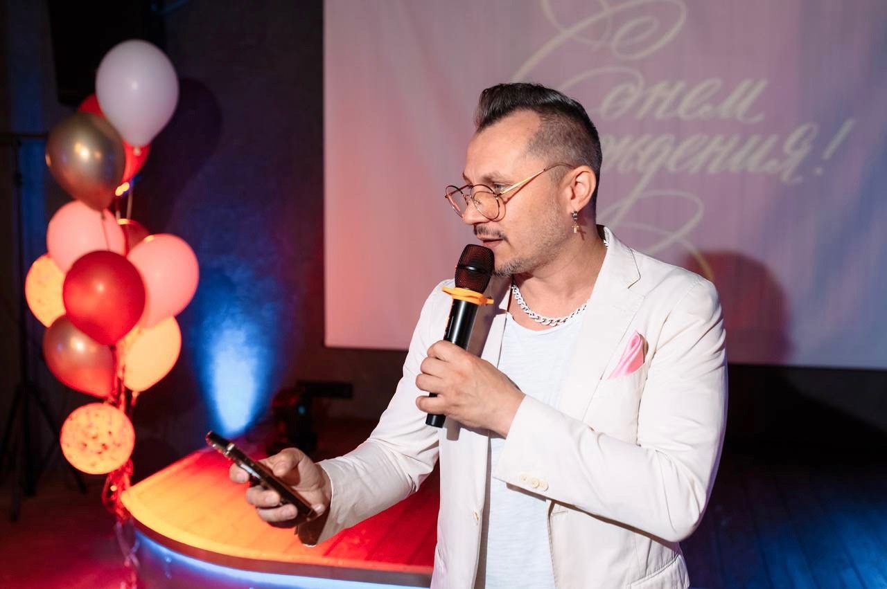 Ведущие Виталик Кондраков