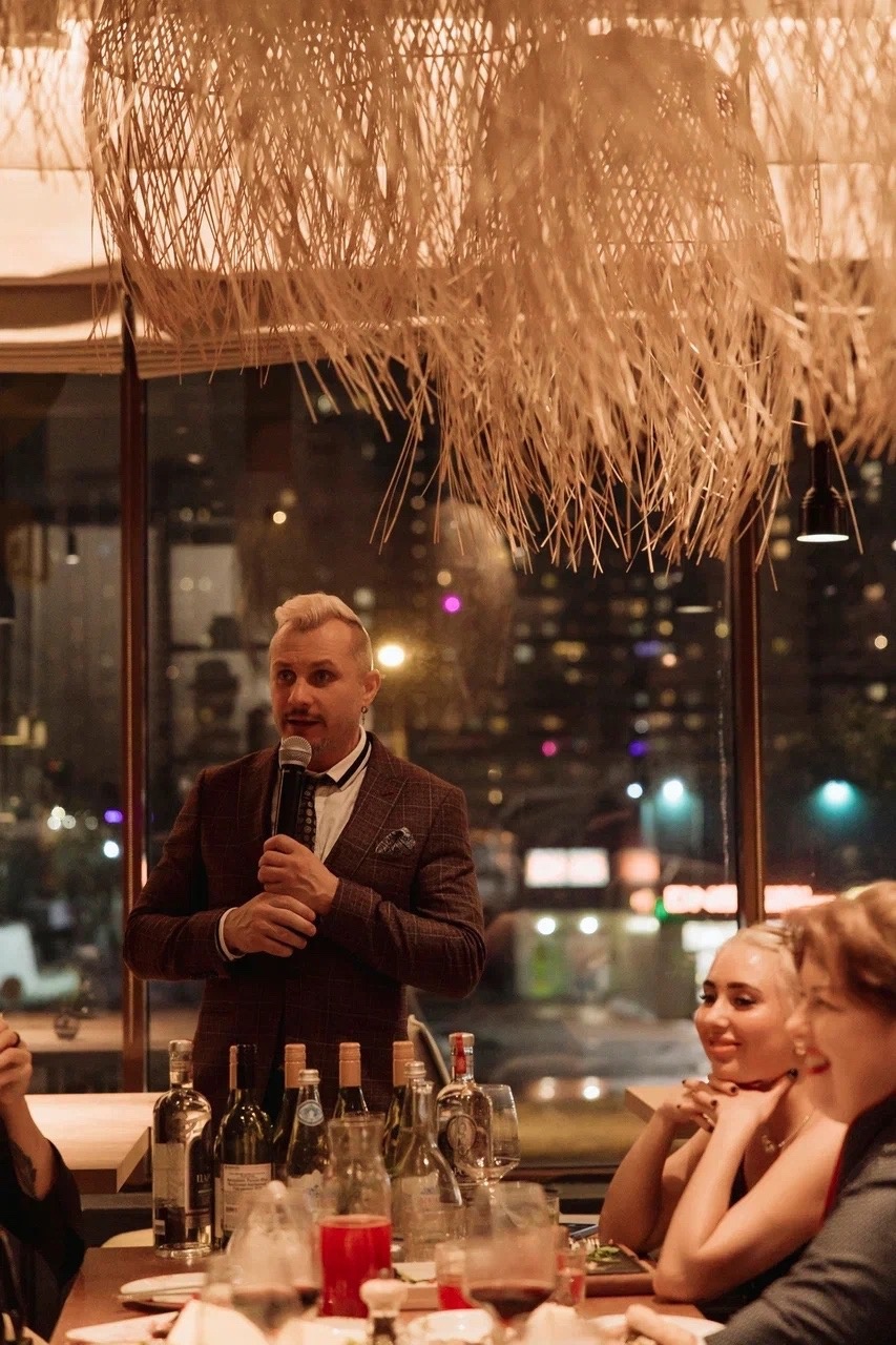 Ведущие Виталик Кондраков