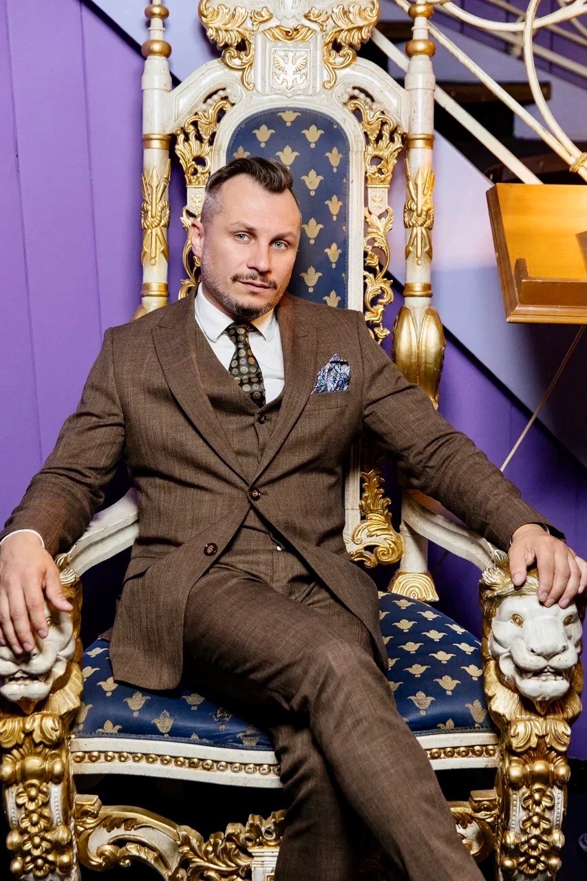 Ведущие Виталик Кондраков