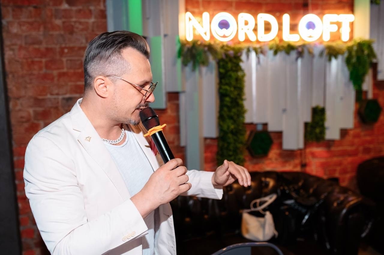 Ведущие Виталик Кондраков