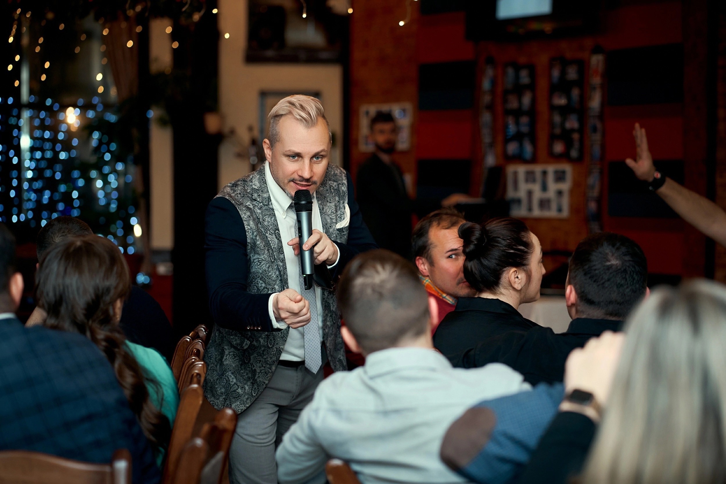 Ведущие Виталик Кондраков