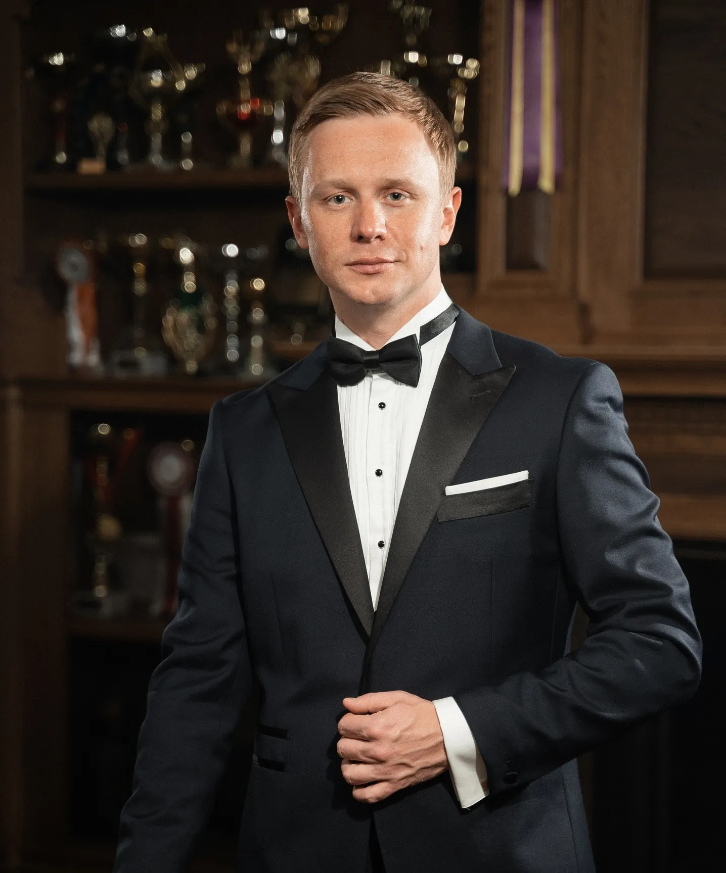 Ведущий Павел Стариков