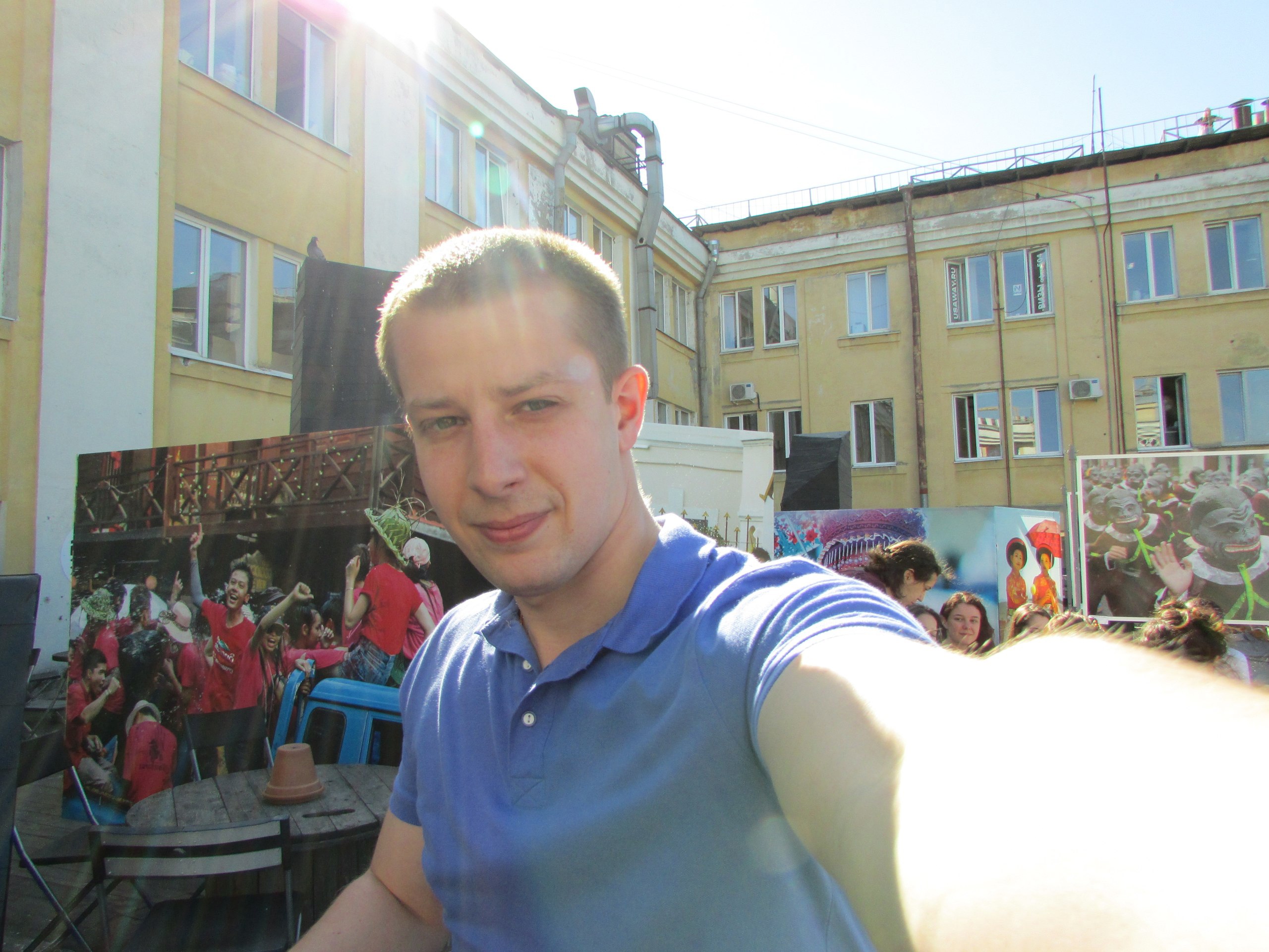 Ведущие Евгений Старов