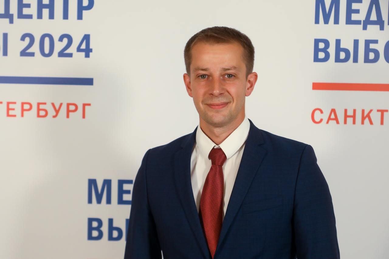 Ведущие Евгений Старов