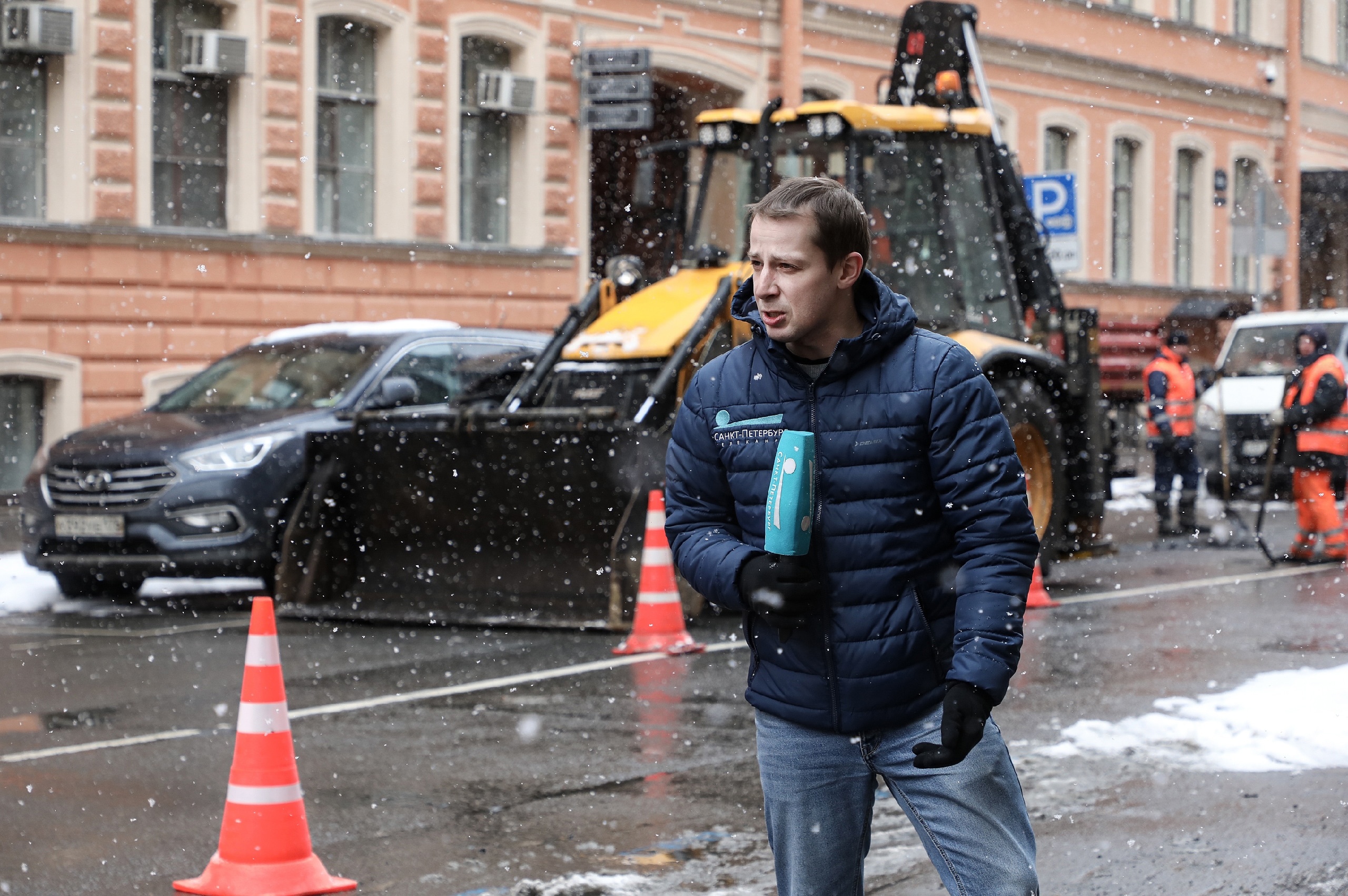 Ведущие Евгений Старов