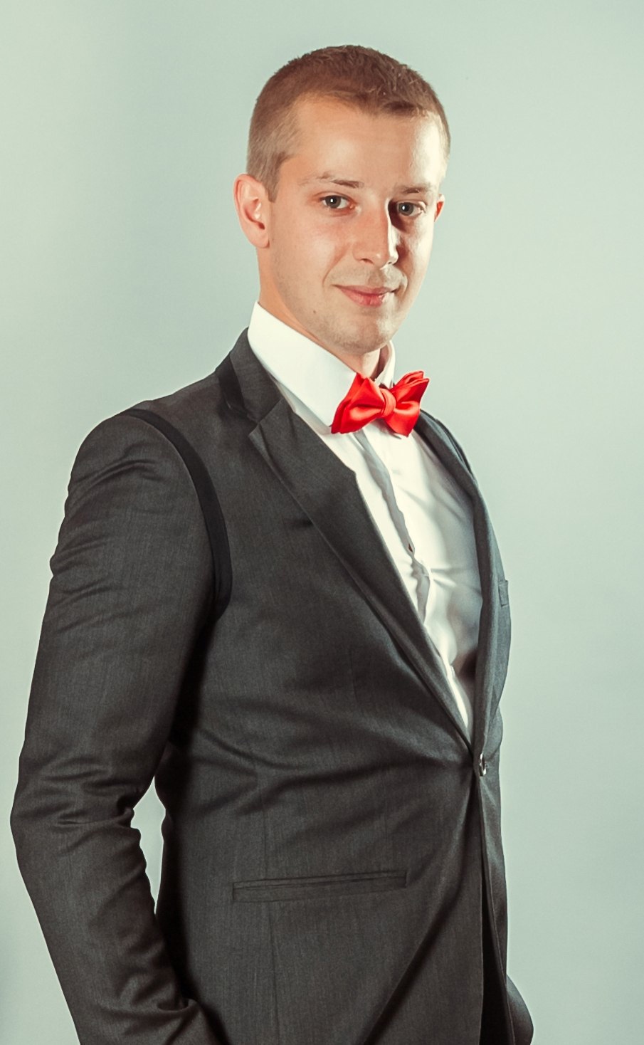 Ведущие Евгений Старов