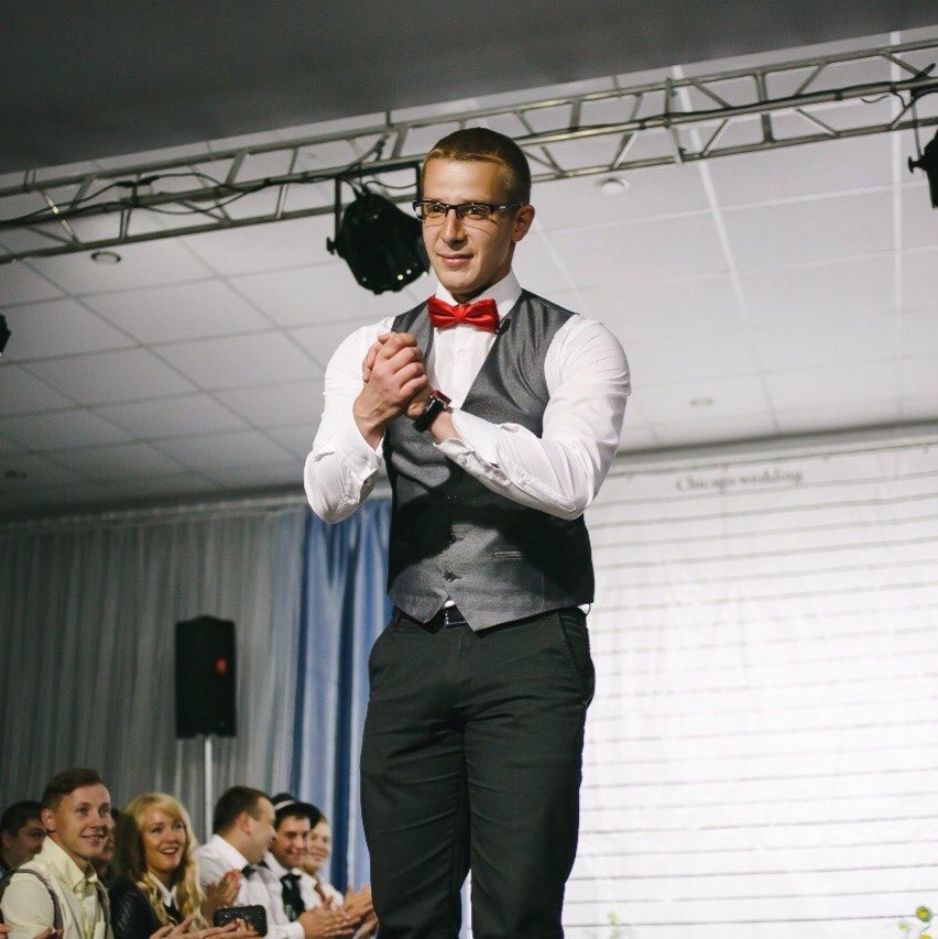 Ведущие Евгений Старов