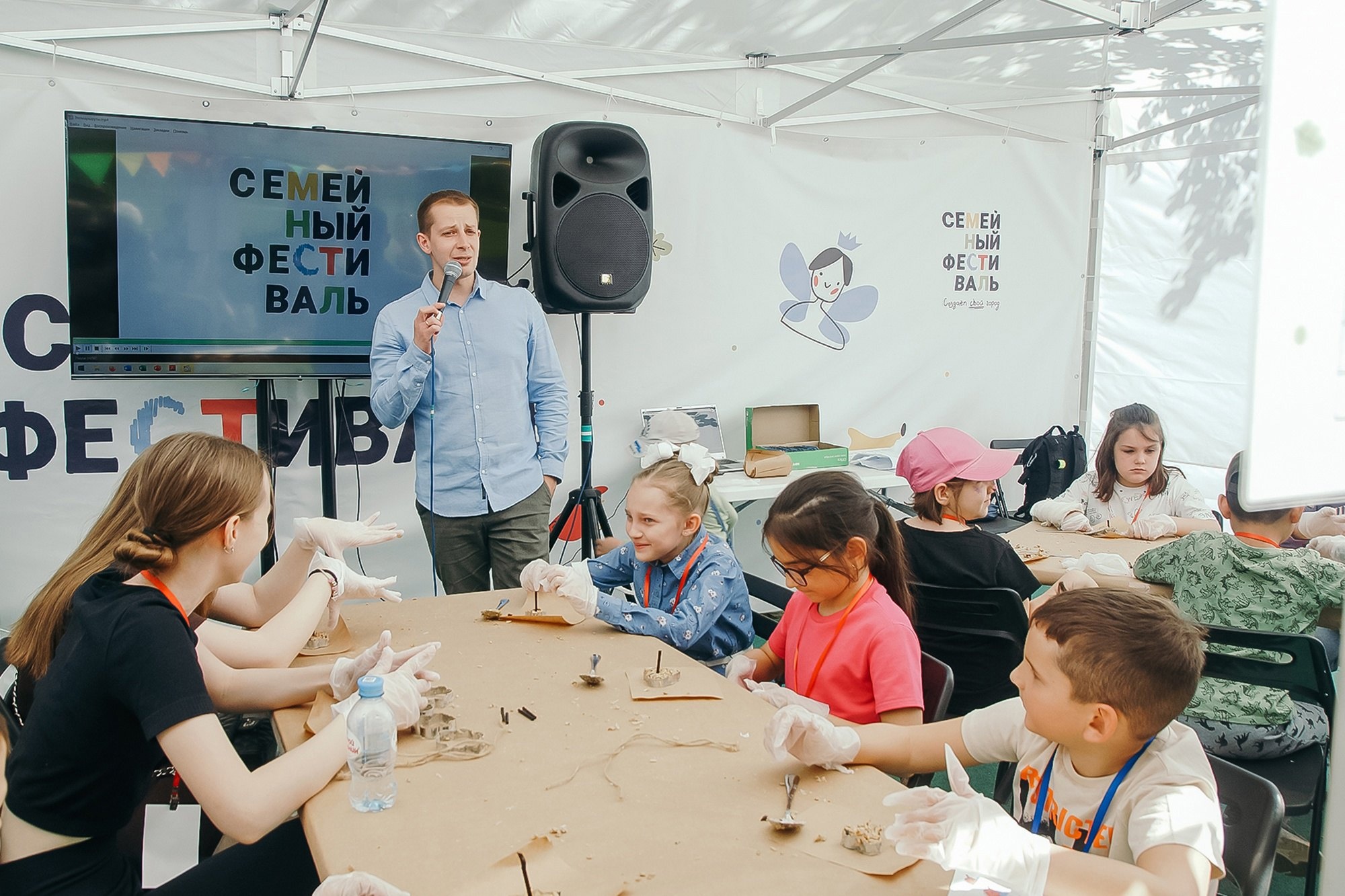 Ведущие Евгений Старов