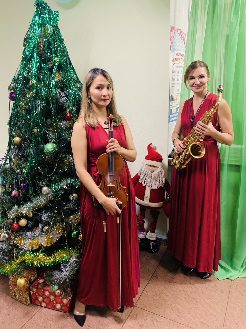 Ведущие Марина Романцова