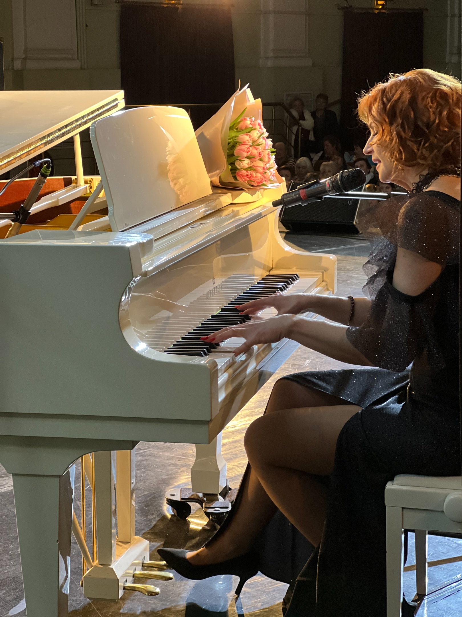 Ведущие Марина Романцова