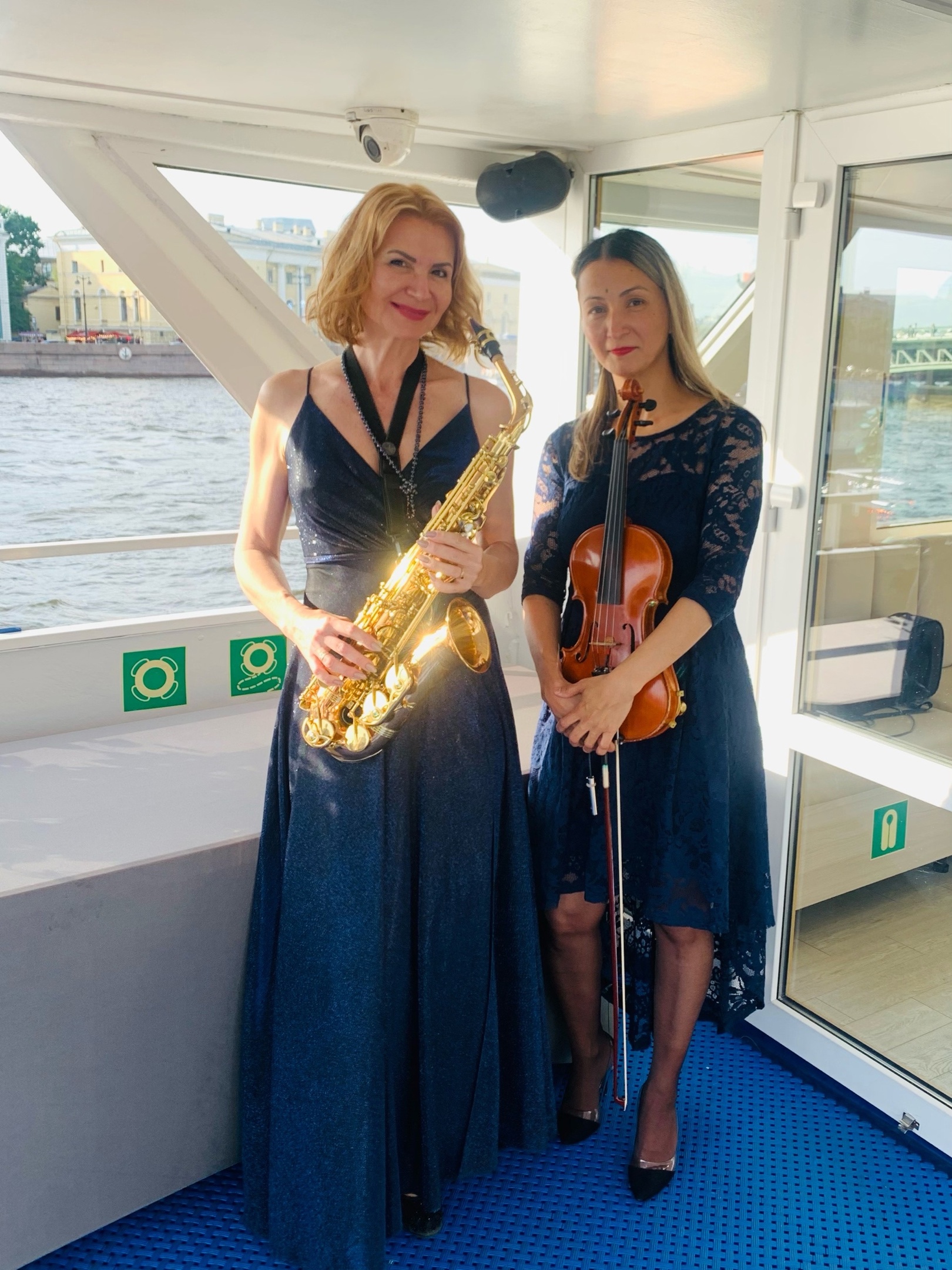 Ведущие Марина Романцова