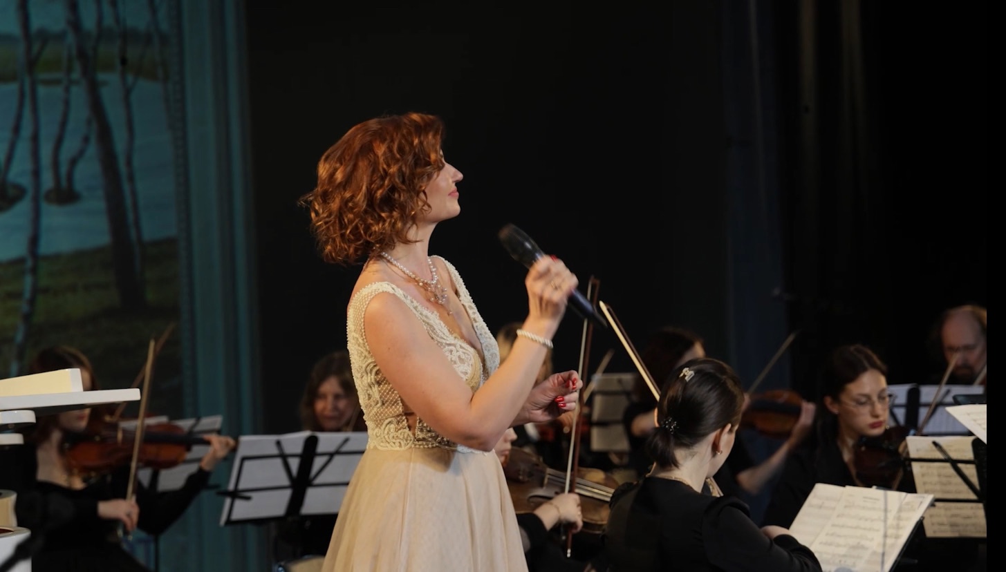 Ведущие Марина Романцова