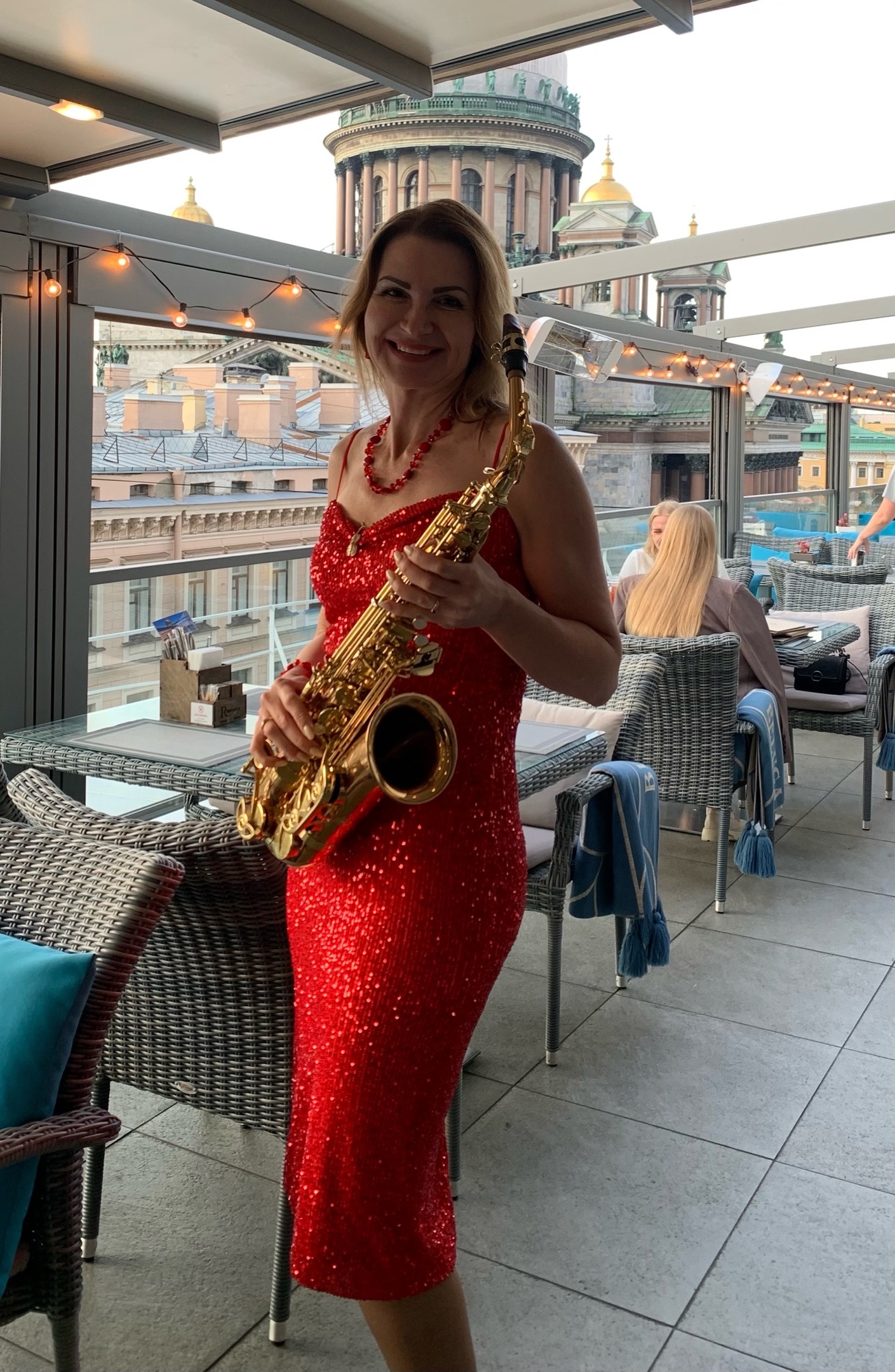 Ведущие Марина Романцова