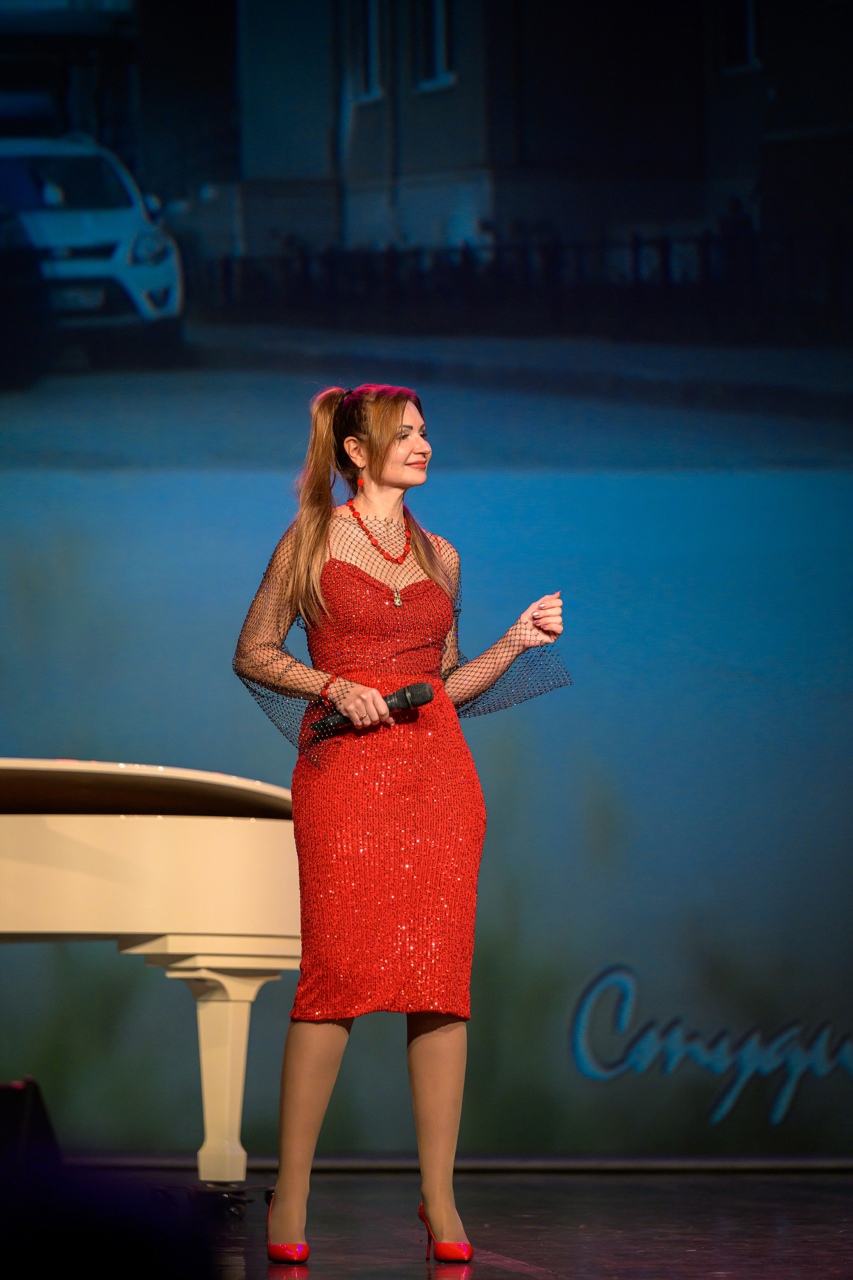 Ведущие Марина Романцова