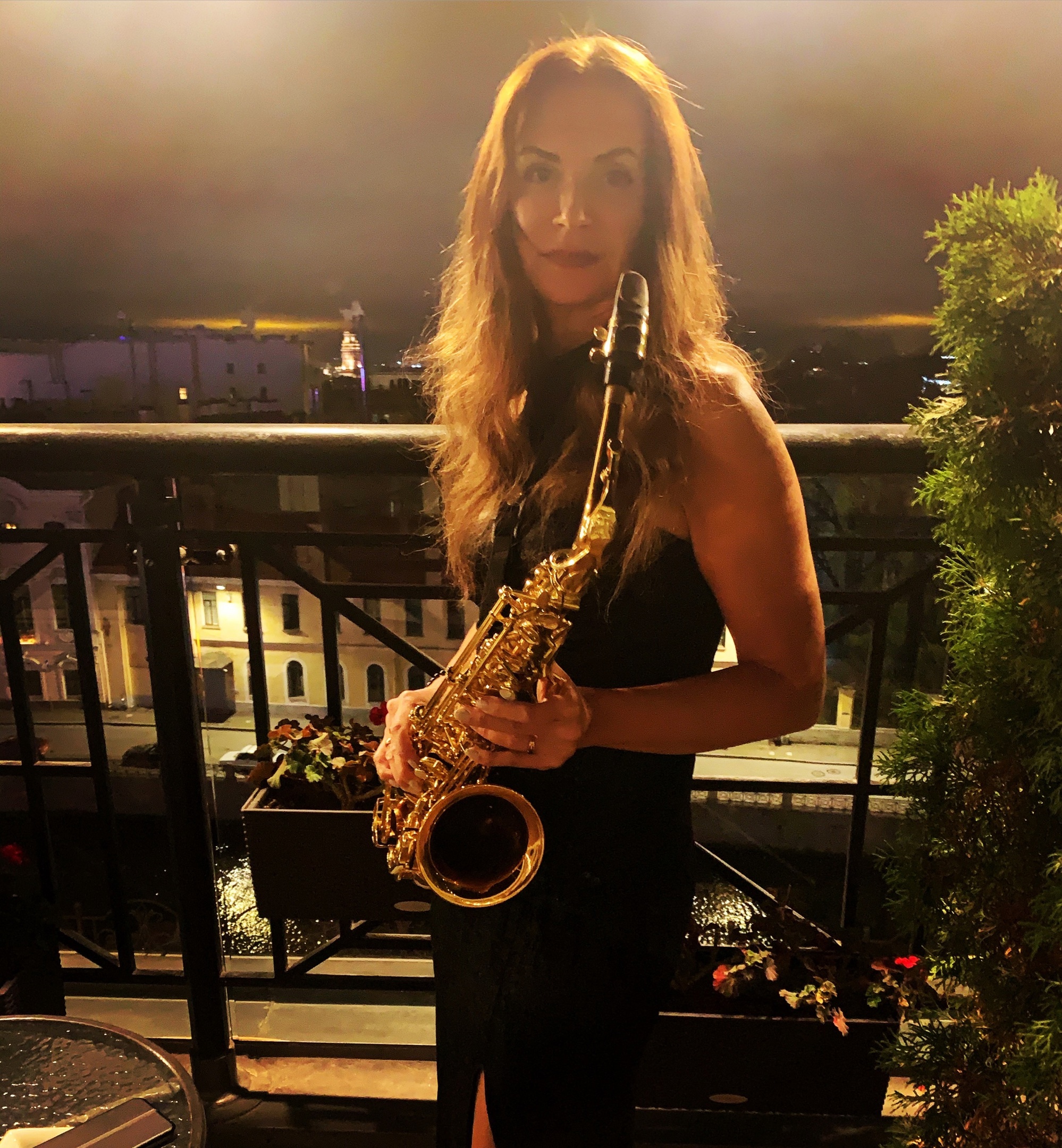 Ведущие Марина Романцова