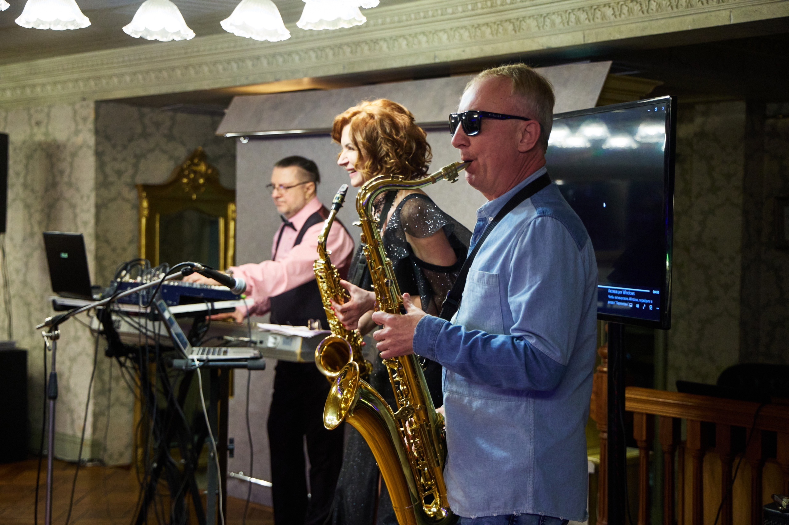 Ведущие Марина Романцова