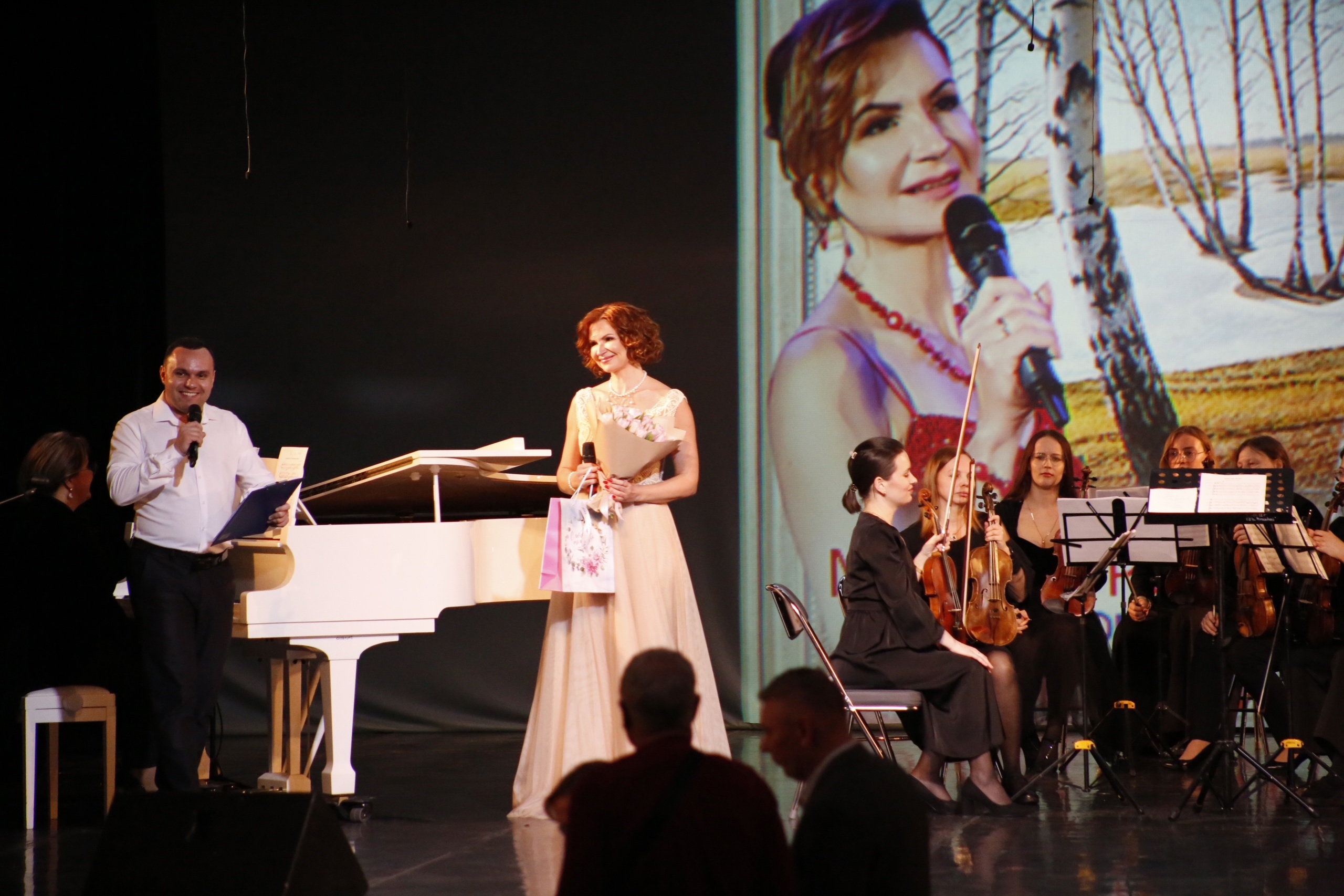 Ведущие Марина Романцова