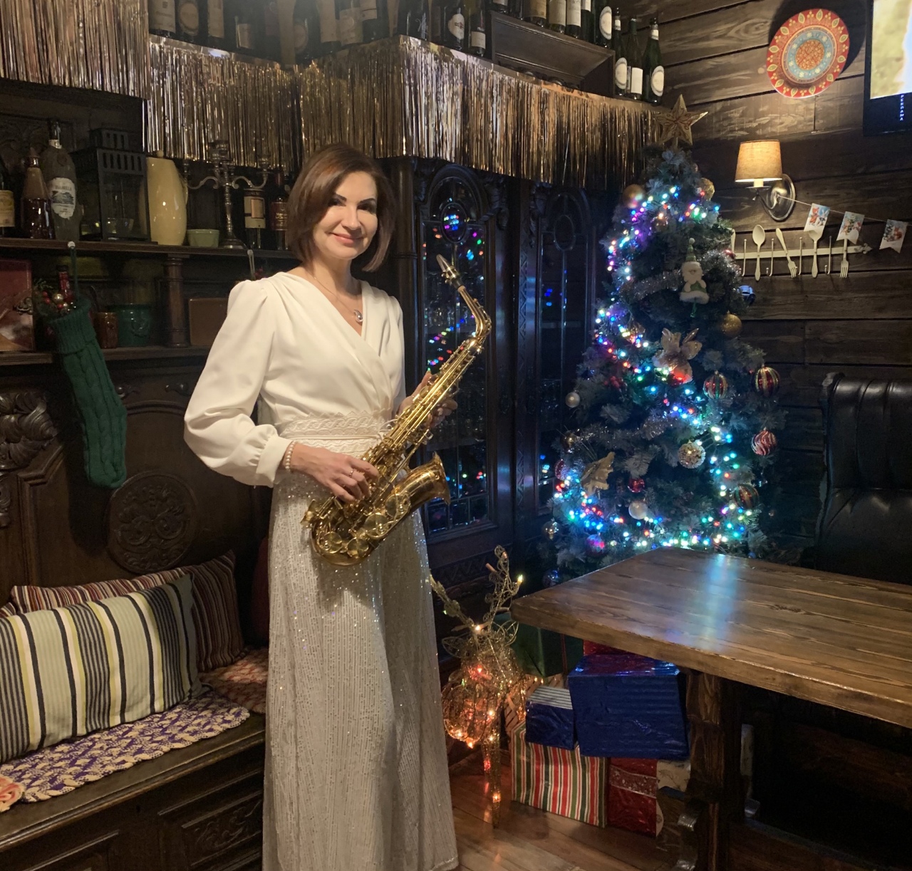 Ведущие Марина Романцова