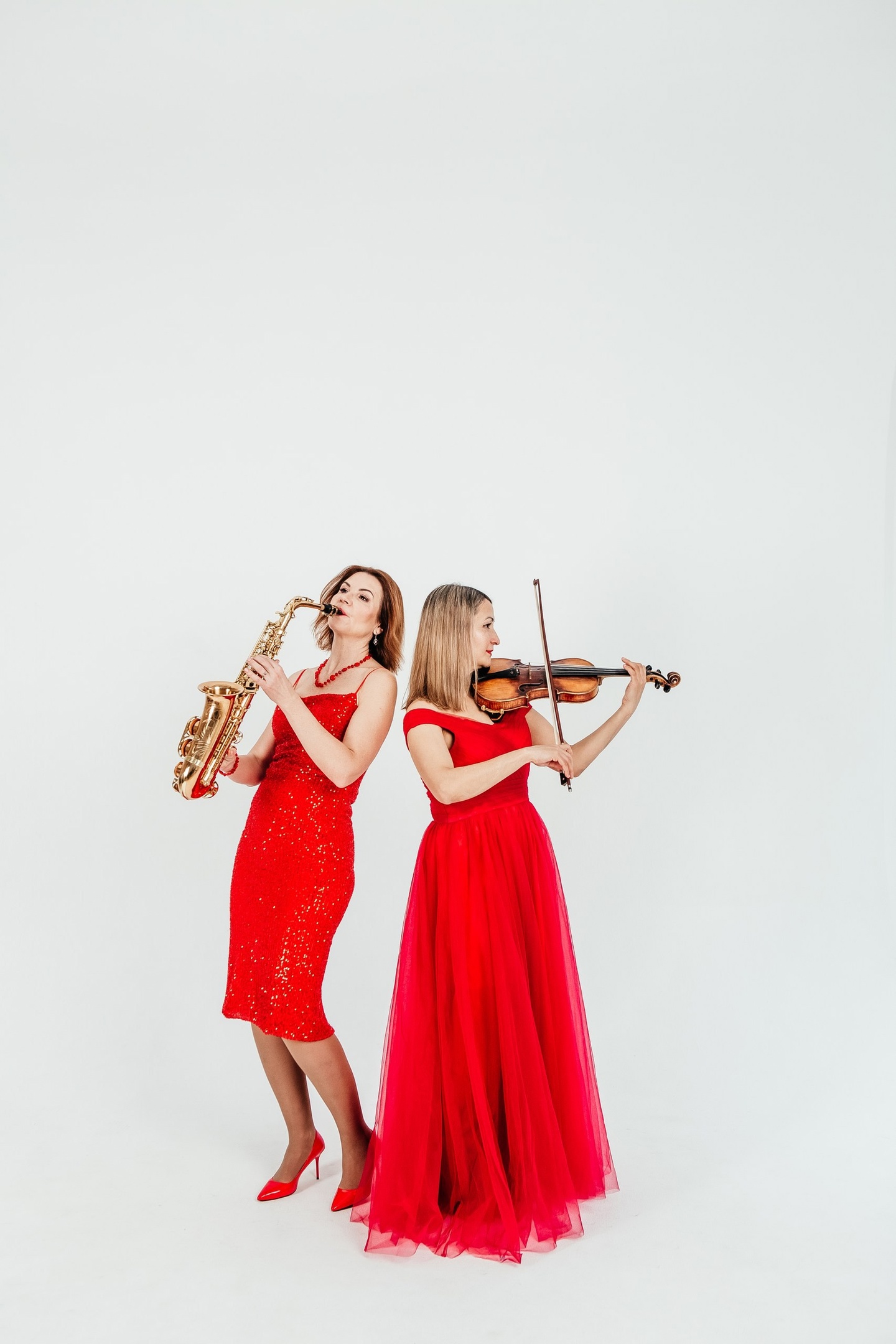 Ведущие Марина Романцова