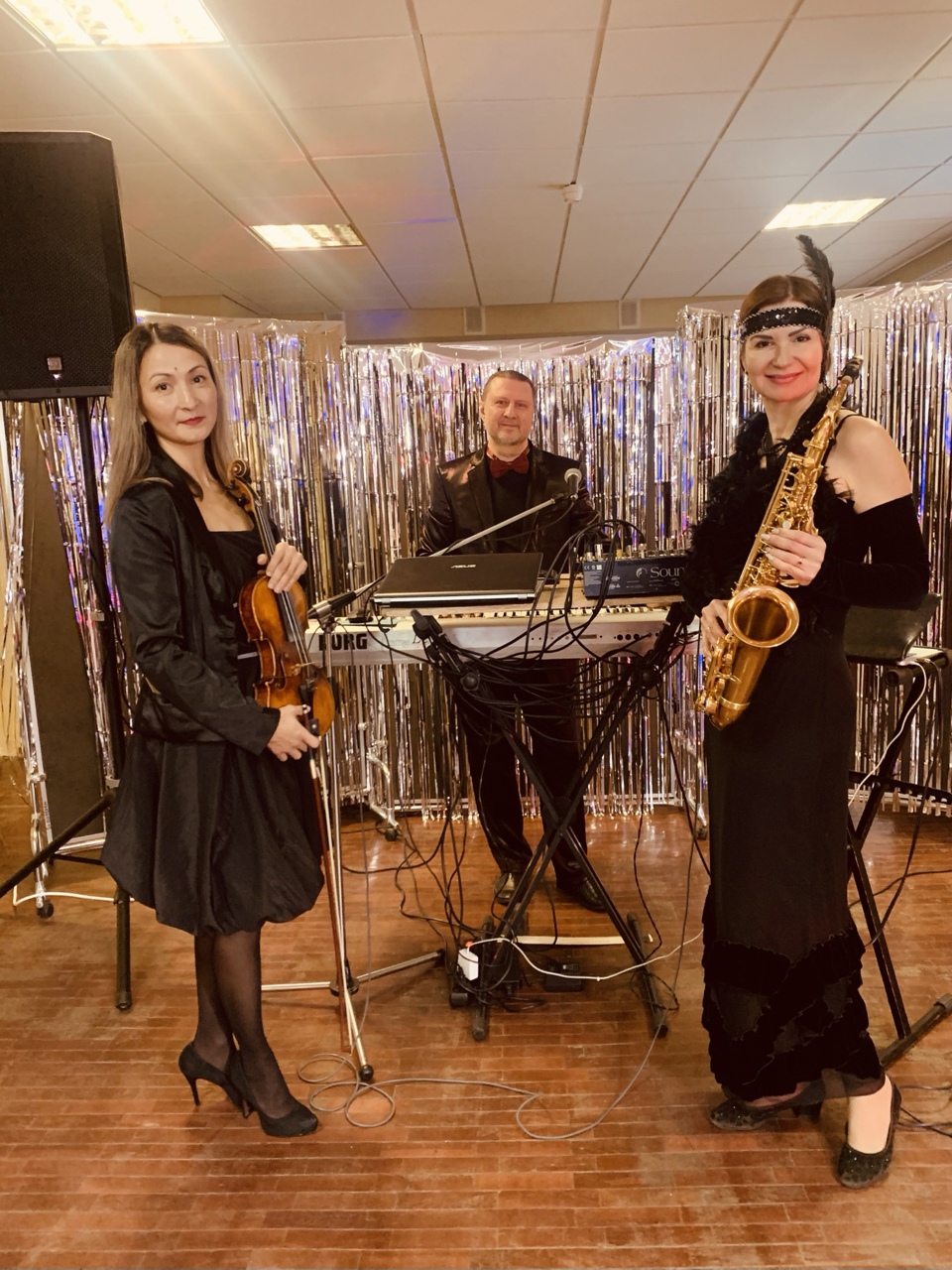 Ведущие Марина Романцова